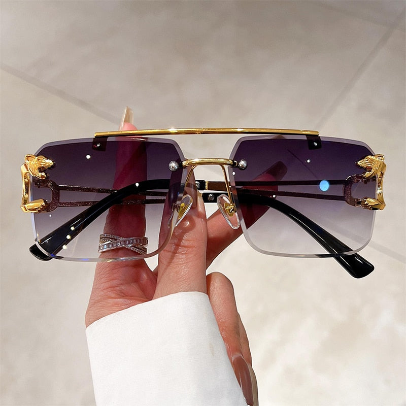 Stylish Women's Oversized Square Sunglasses - UV Protection, Trendy Fashion Accessory for Outdoor, Beach & Driving
