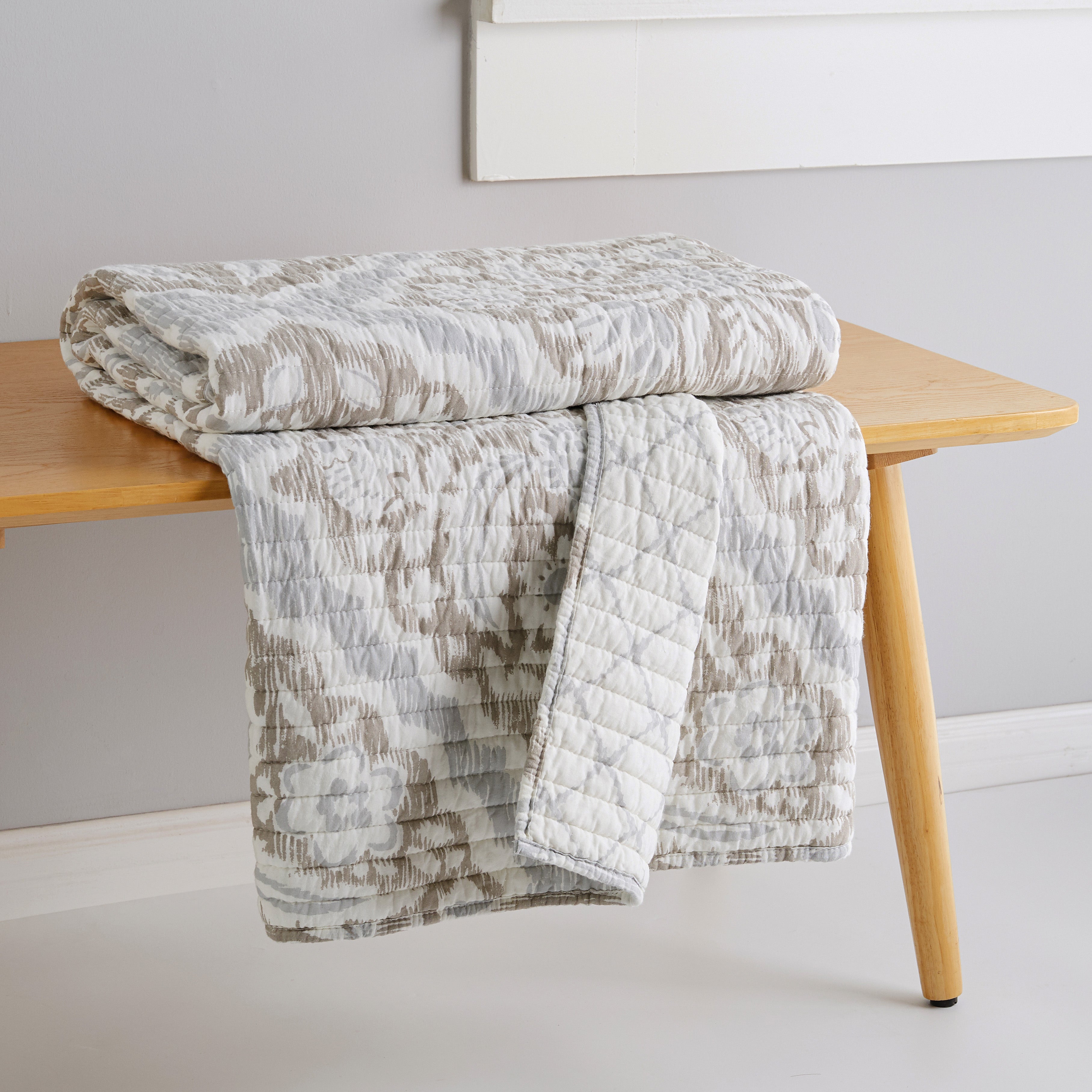 Cozy Becker Quilted Throw Blanket - Soft Lightweight Bedspread for Couch, Sofa & Bed - Perfect for Winter Warmth, Home Decor & Gift Giving