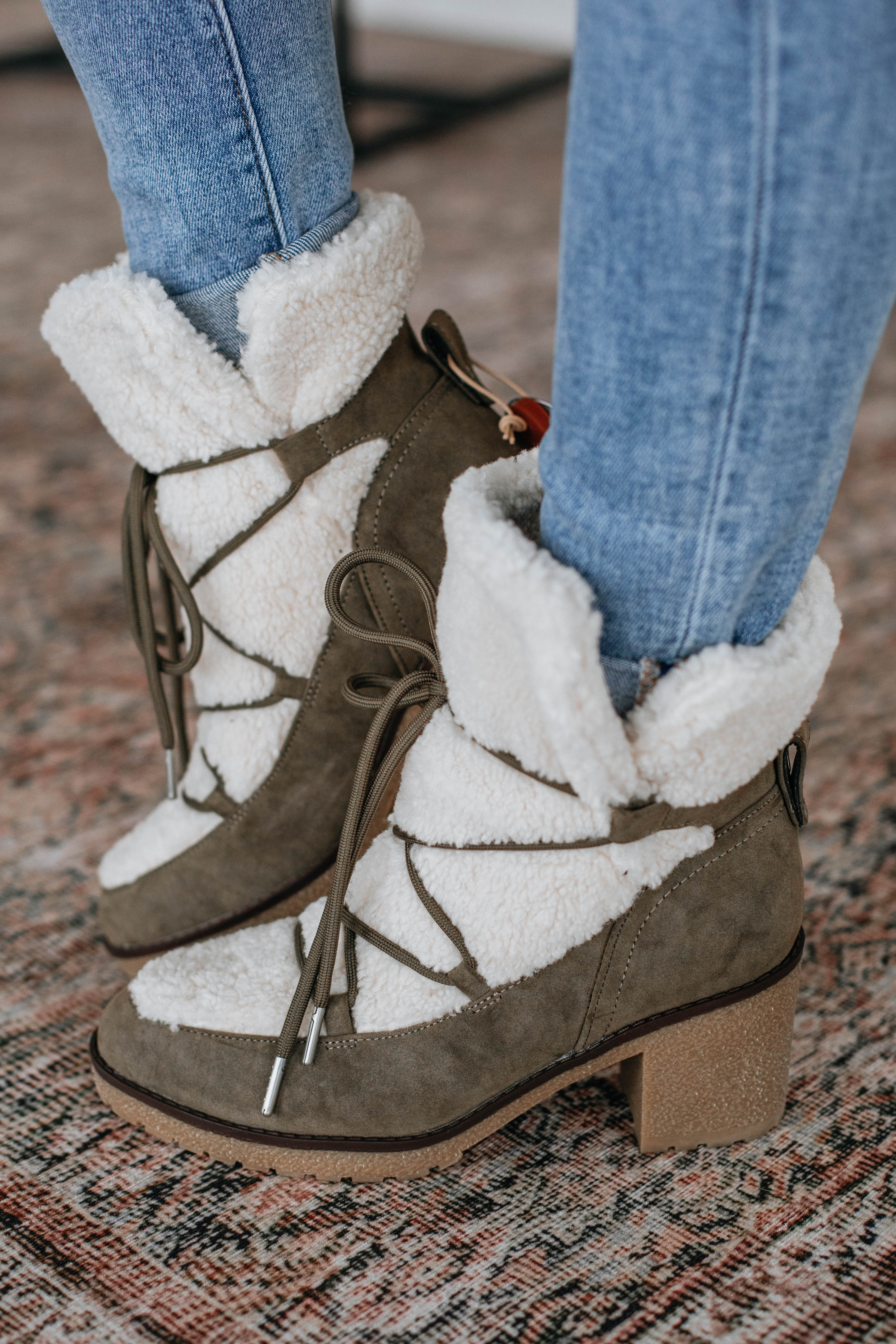 Warm & Stylish Embracing The Chill Boots - Waterproof Winter Boots for Women - Perfect for Snow, Hiking & Outdoor Adventures