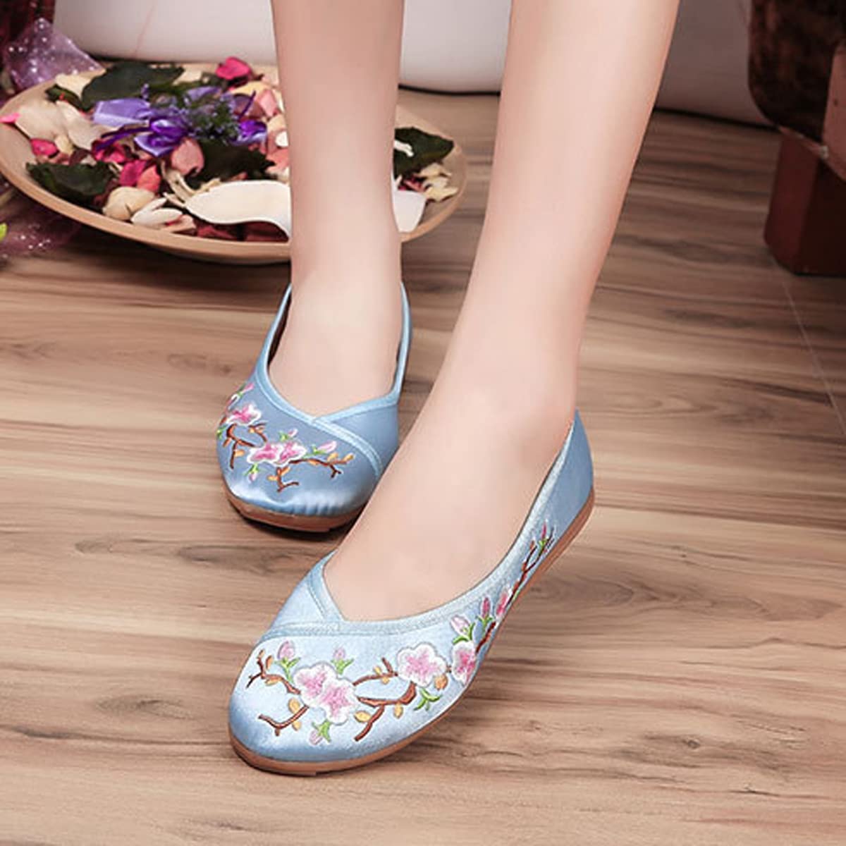HuangTaiJi Qing Women's Floral Embroidered Ballet Flats - Ethnic Chinese Style Round Toe Shoes for Cheongsam, Traditional Outfits & Special Occasions