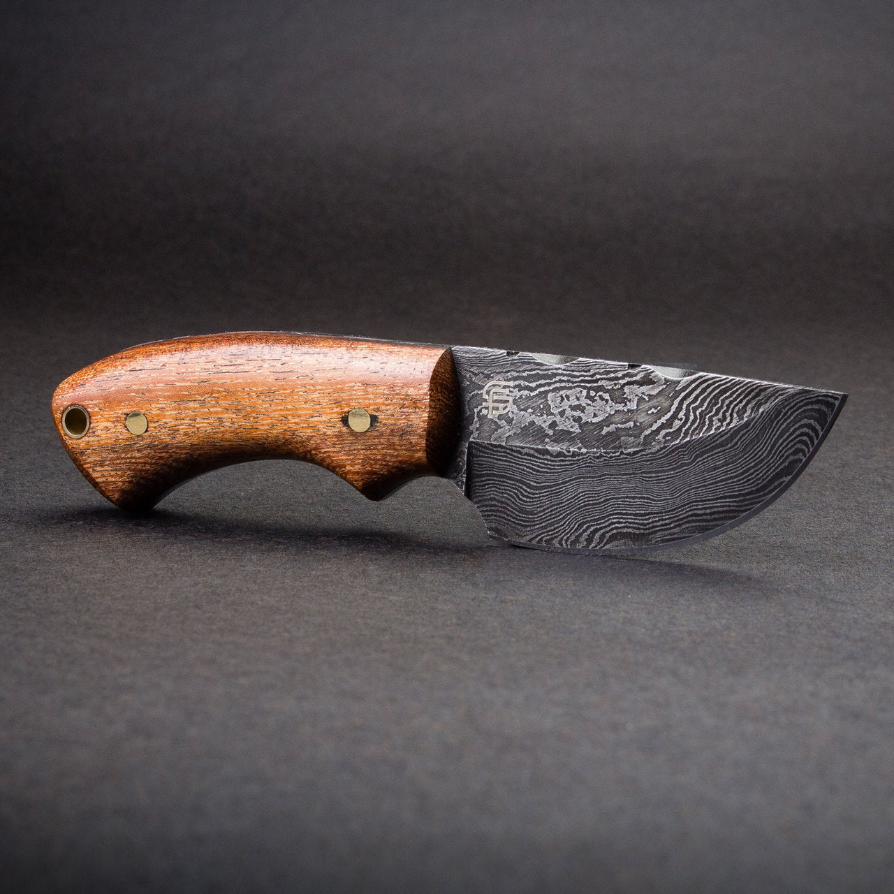 Premium Damascus Steel Skinner Knife - High-Quality Hunting & Outdoor Survival Tool for Skinning, Camping & Bushcraft