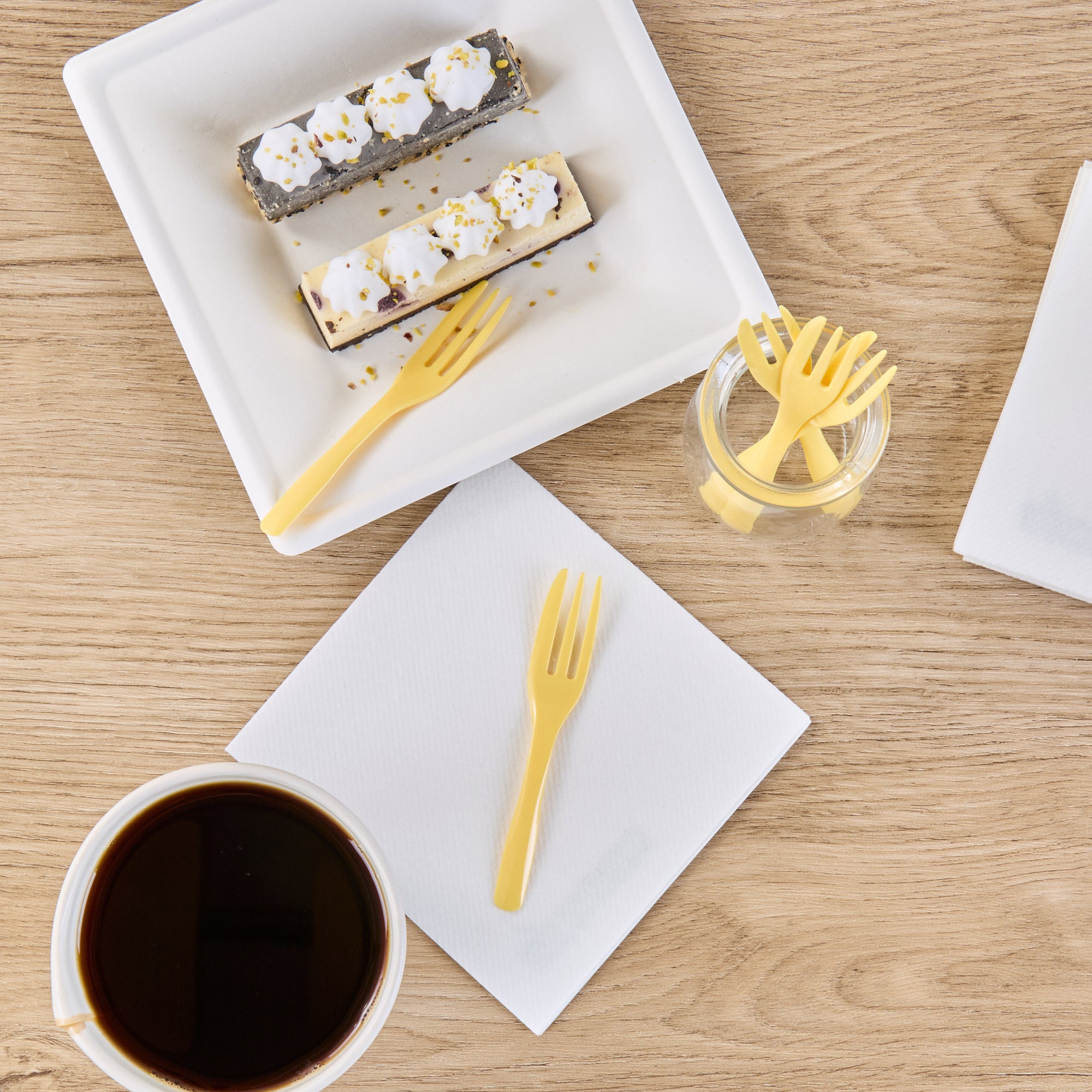 Baby Yellow Plastic Cake Forks with Knife Edge - 4 x 3/4 Inch - Pack of 500 - Perfect for Birthday Parties, Baby Showers & Catering Events