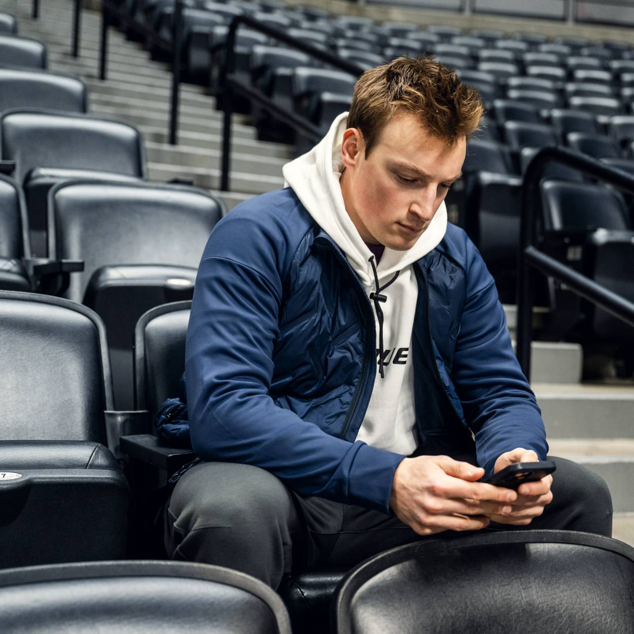 Bauer FLC Core Hybrid Jacket Senior - Lightweight Hockey Jacket for Men - Perfect for Ice Skating, Hockey Games & Outdoor Winter Sports