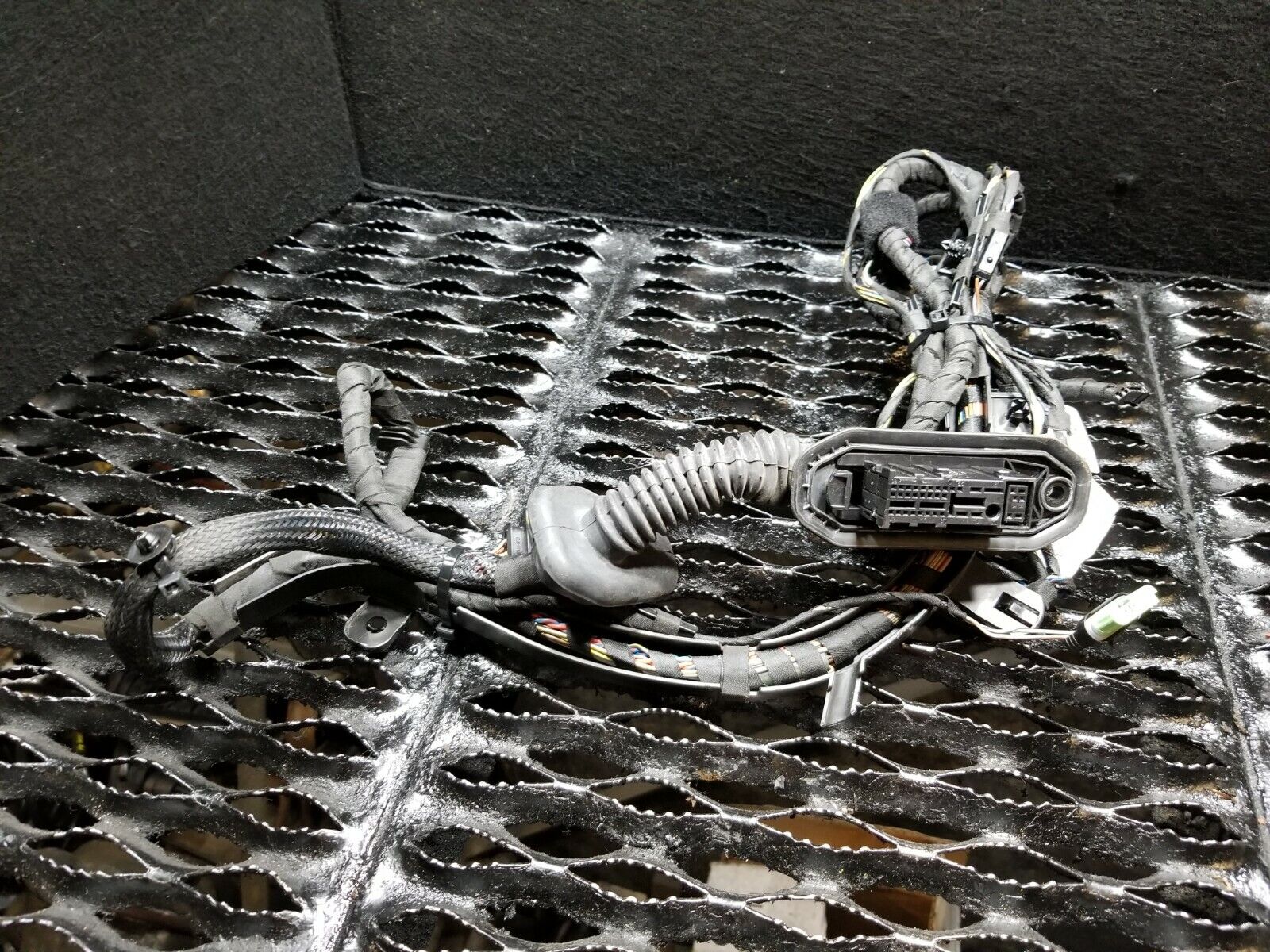 2006-2010 BMW 650i E63 Right Passenger Front Door Wiring Harness OEM Replacement - Perfect for Electrical System Repair & Car Maintenance
