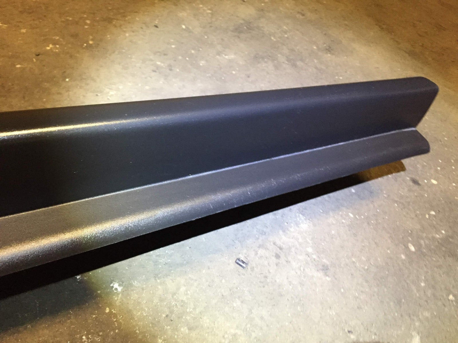 2001-2006 BMW X5 E53 Passenger Side Skirt Rocker Panel Molding - OEM Part #8408706 - Perfect for Car Restoration & Off-Road Protection
