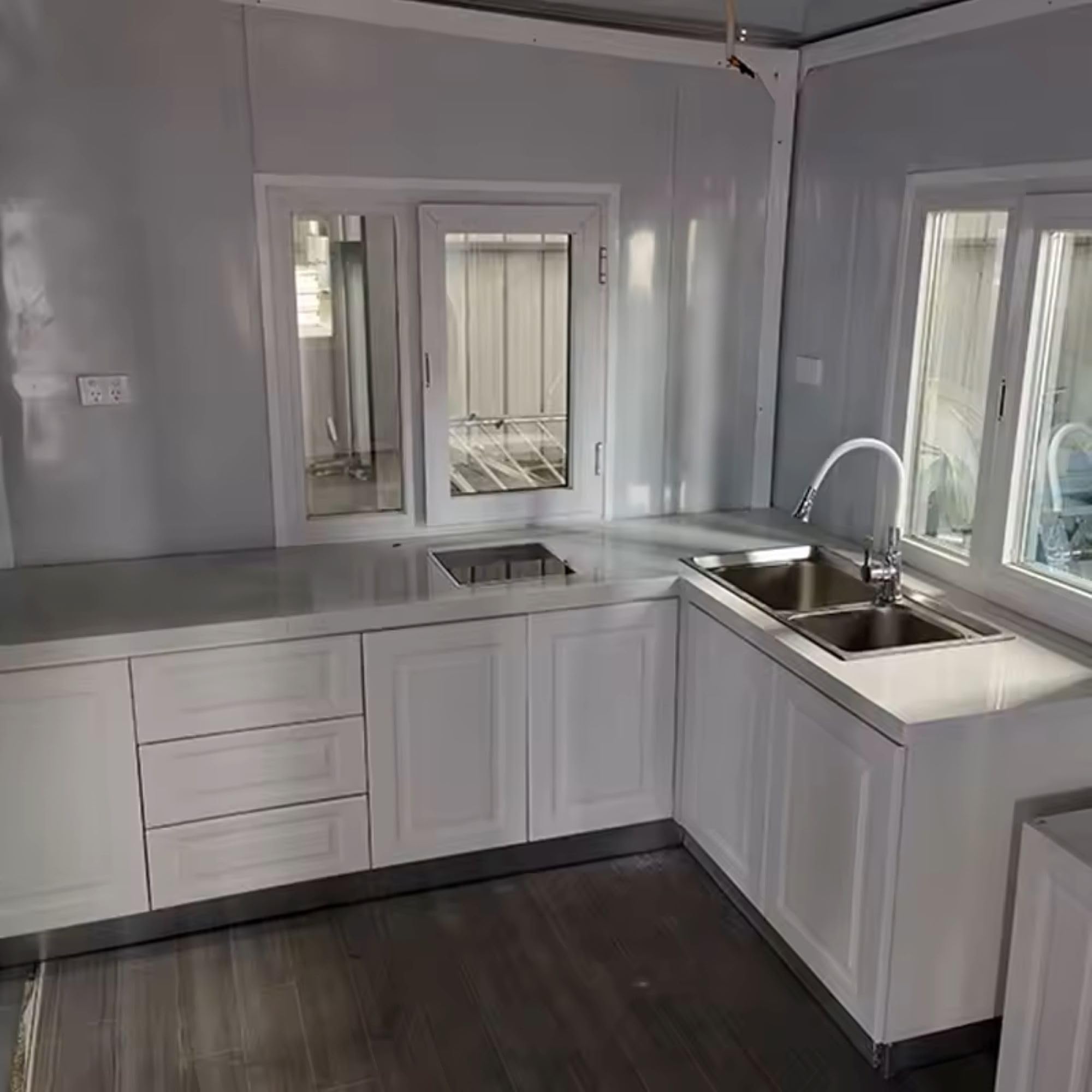 Expandable Prefab Tiny House - 40FT Portable Container Home with 1 Bathroom, 1 Kitchen & Spacious Hall | Foldable Modular Living Space for Small Families & Guest Houses | Perfect for Backyard Offices, Vacation Homes & Tiny House Living