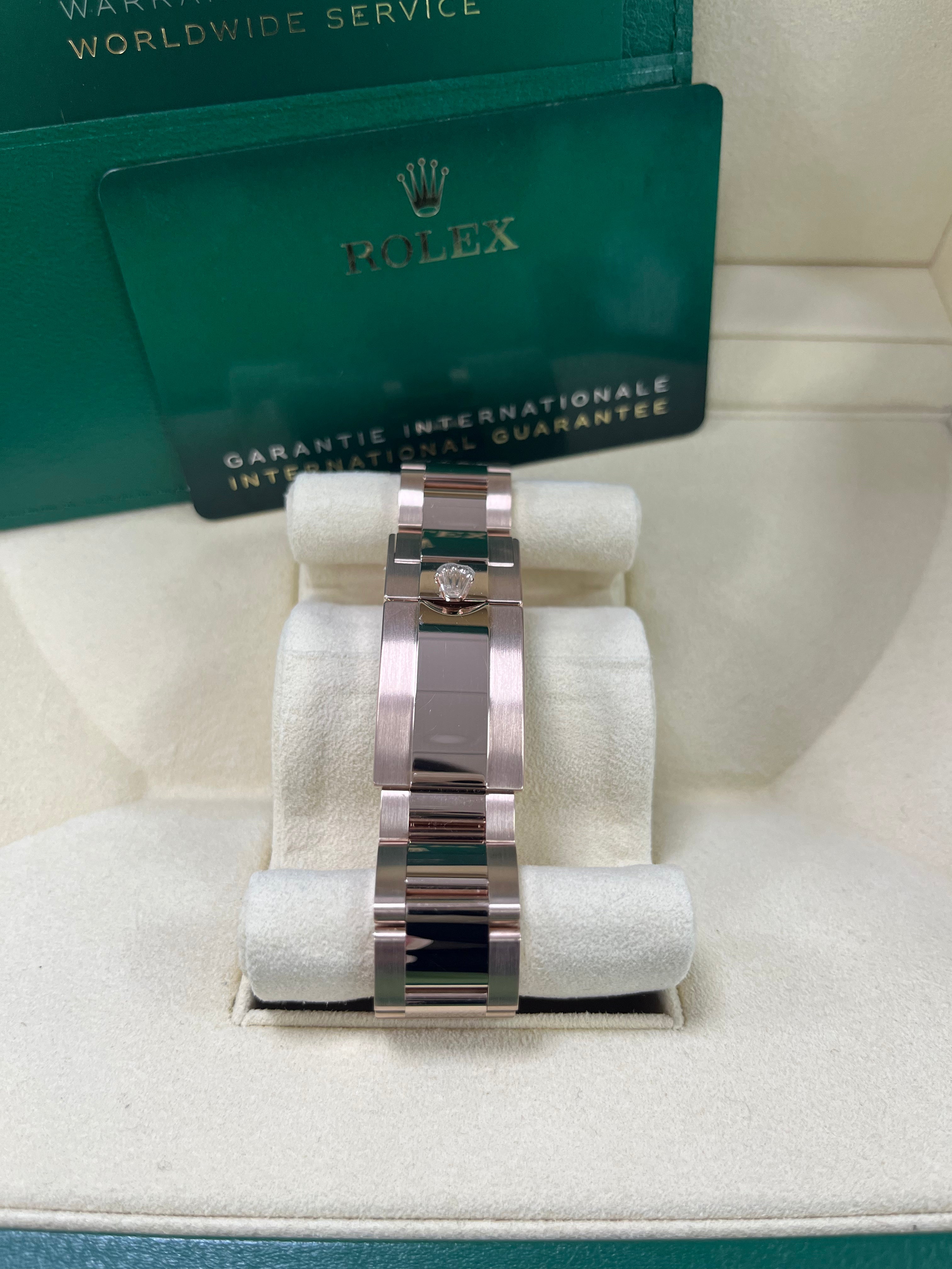 Rolex Daytona 116505 40mm Everose Gold Rose Diamond Baguette Watch with Oyster Bracelet - Luxury Men's Timepiece for Business, Gala & Special Occasions