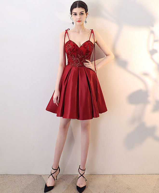 Elegant Burgundy V-Neck Lace Short Prom Dress for Homecoming, Party & Special Occasions | Flattering Fit for Teens & Juniors | Perfect for Dances, Formals & Evening Events