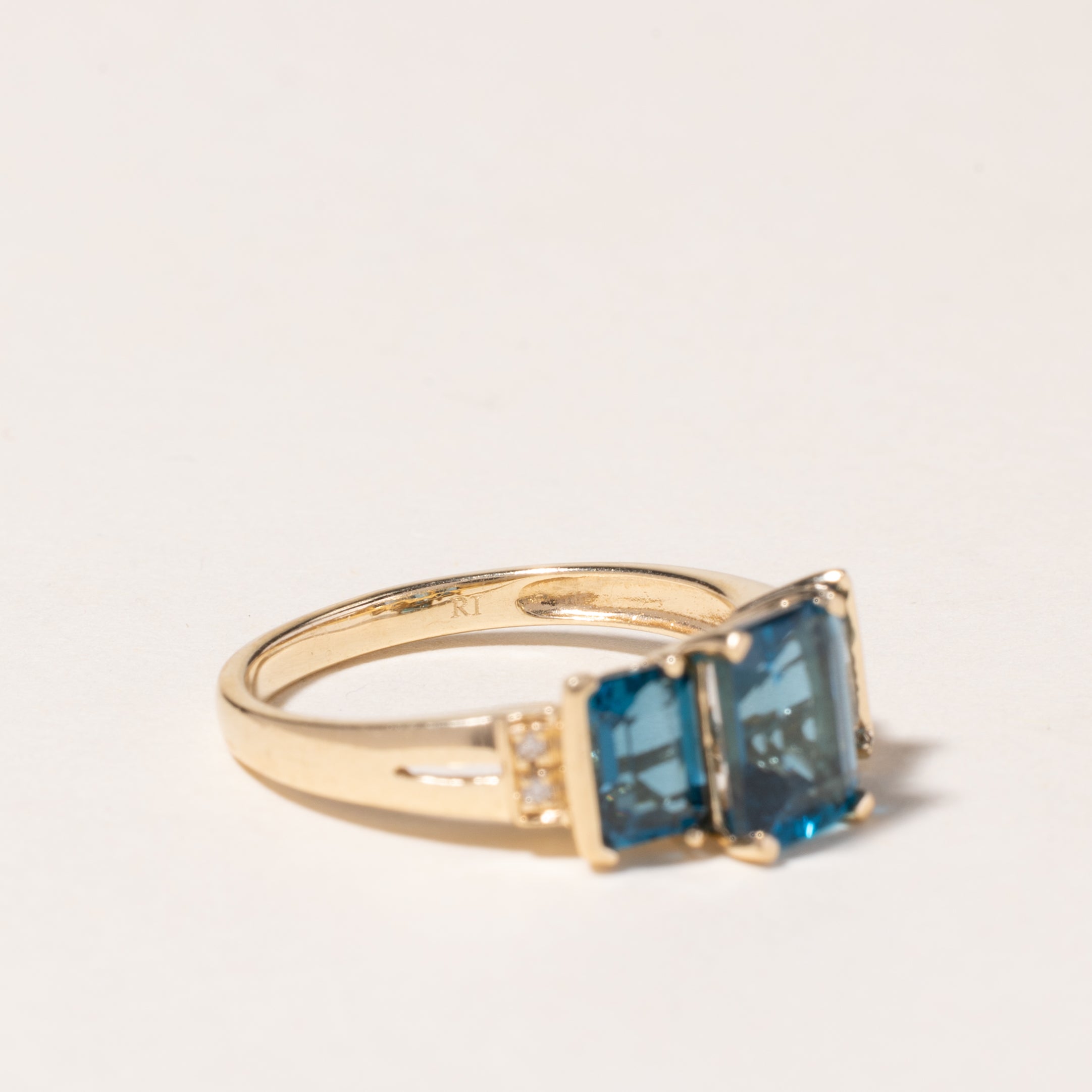 10K Yellow Gold Blue Topaz Ring for Women | 3.28ctw Oval Cut Gemstone Ring | Size 7 | Elegant Birthstone Jewelry Gift for December | Perfect for Engagement, Anniversary & Special Occasions