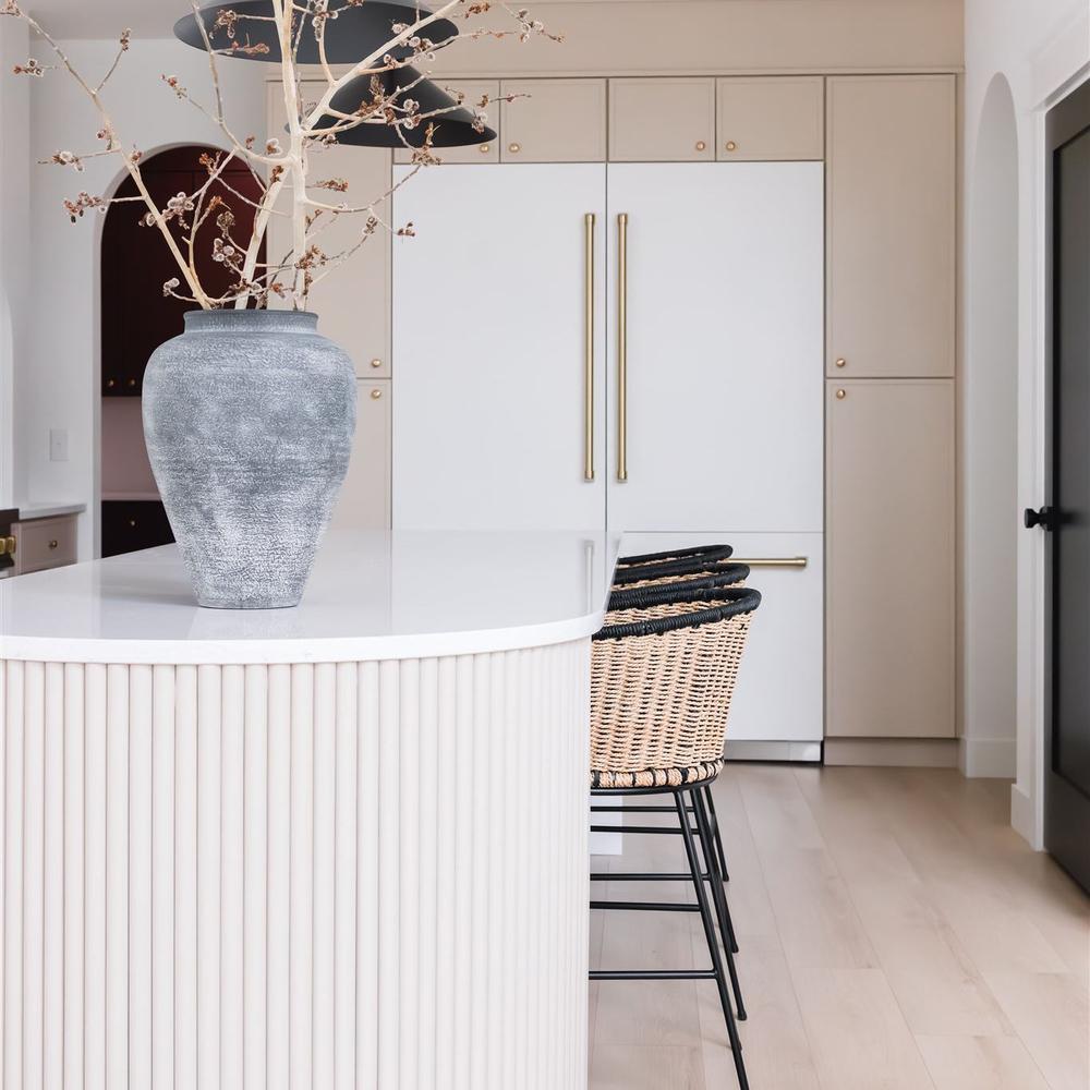 ZLINE Autograph Edition 60-Inch French Door Refrigerator with Bottom Freezer - 32.2 cu.ft Capacity, Built-In Water Dispenser & Ice Maker - White Matte Finish with Polished Gold Accents (RBIVZ WM 60 G) - Perfect for Modern Kitchens & Luxury Homes