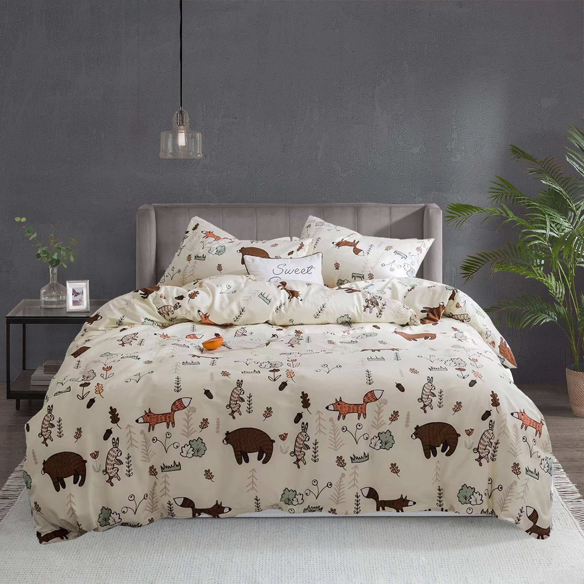 KAREVER Bear Comforter Set Queen - Kids Cartoon Bedding for Boys & Girls - Woodland Theme for Cozy Sleep