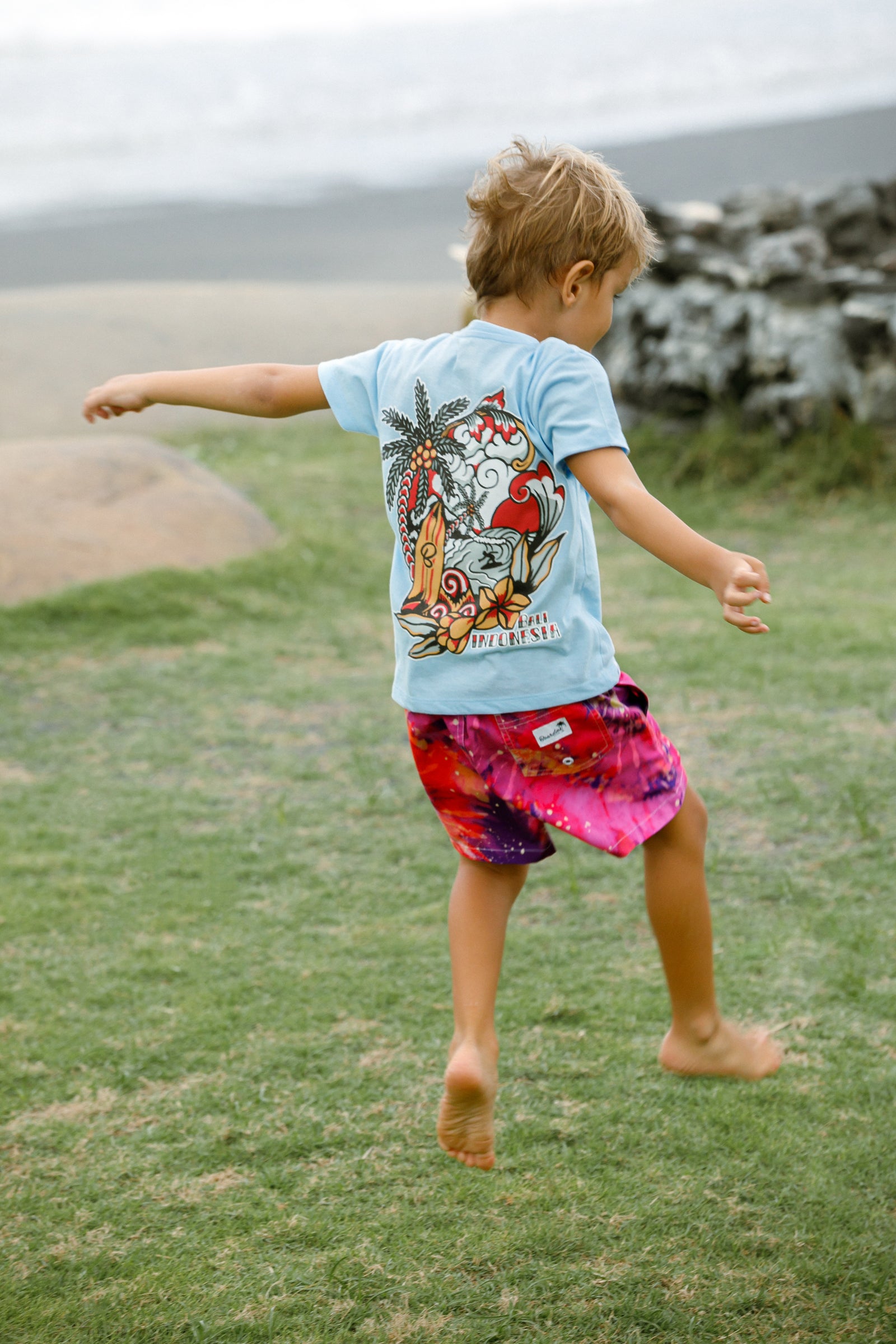 Kids Paradise Surf T-Shirt - Comfortable & Stylish Boys Girls Beachwear for Summer Surfing & Outdoor Activities