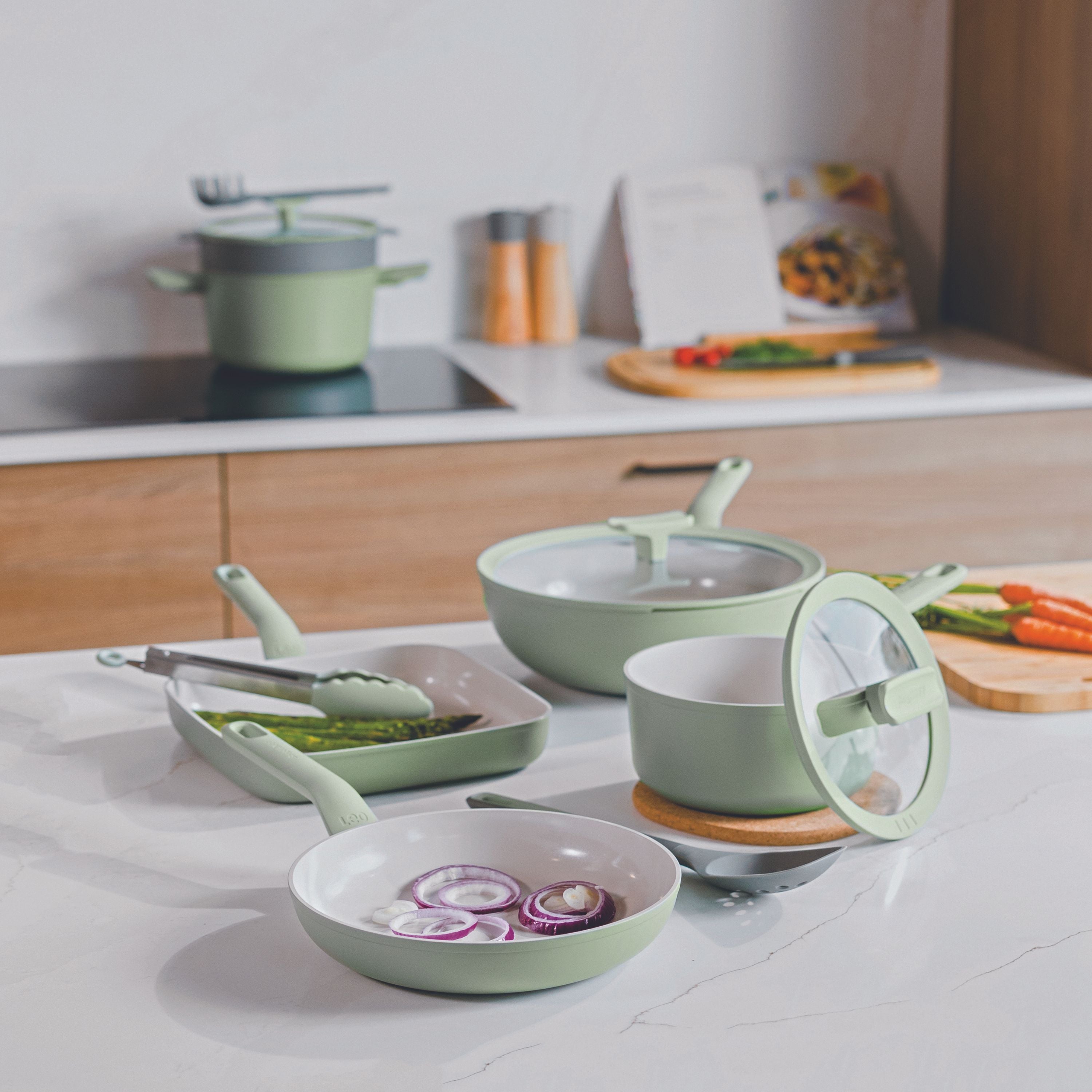 BergHOFF Balance 7-Inch Nonstick Ceramic Saucepan 2.1 Quart with Glass Lid - Eco-Friendly Recycled Aluminum Cookware - Perfect for Sauces, Soups & Small Meals (Sage Green)