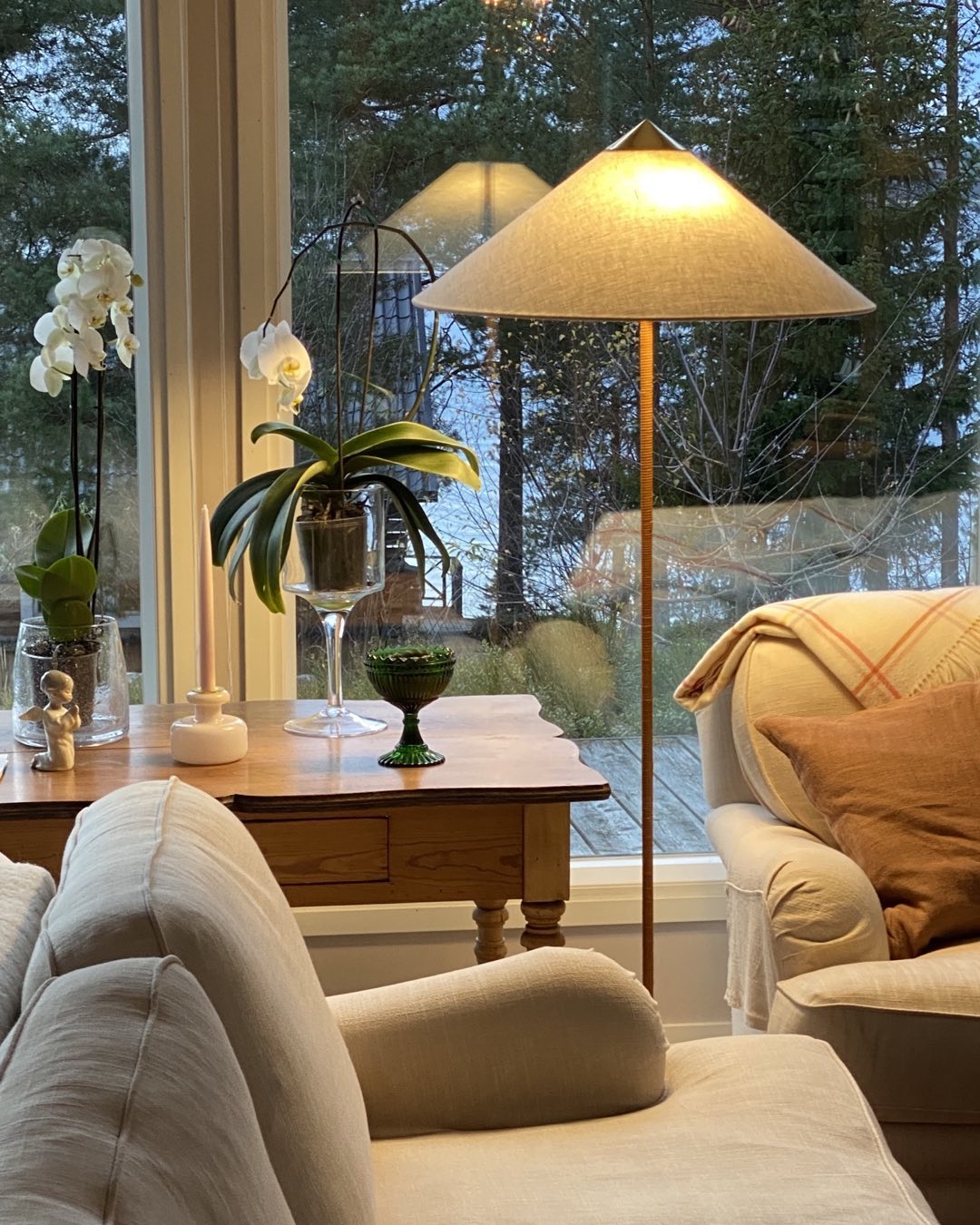 Modern Chinese Hat Floor Lamp - Stylish Rattan Shade for Living Room, Bedroom & Office Decor - Perfect for Cozy Ambiance and Reading Nook Lighting