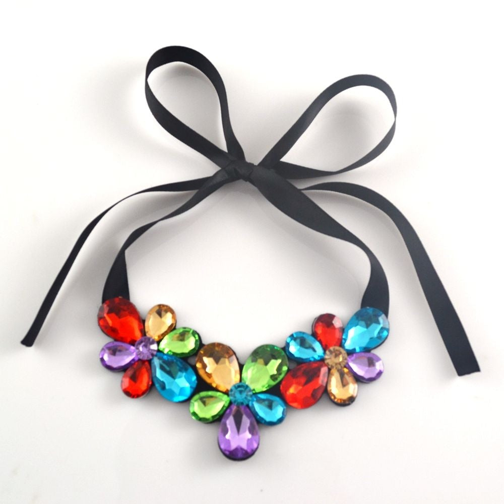 Stylish Women's Acrylic Flower Necklace - Elegant Floral Pendant for Casual & Party Wear - Perfect Gift for Her