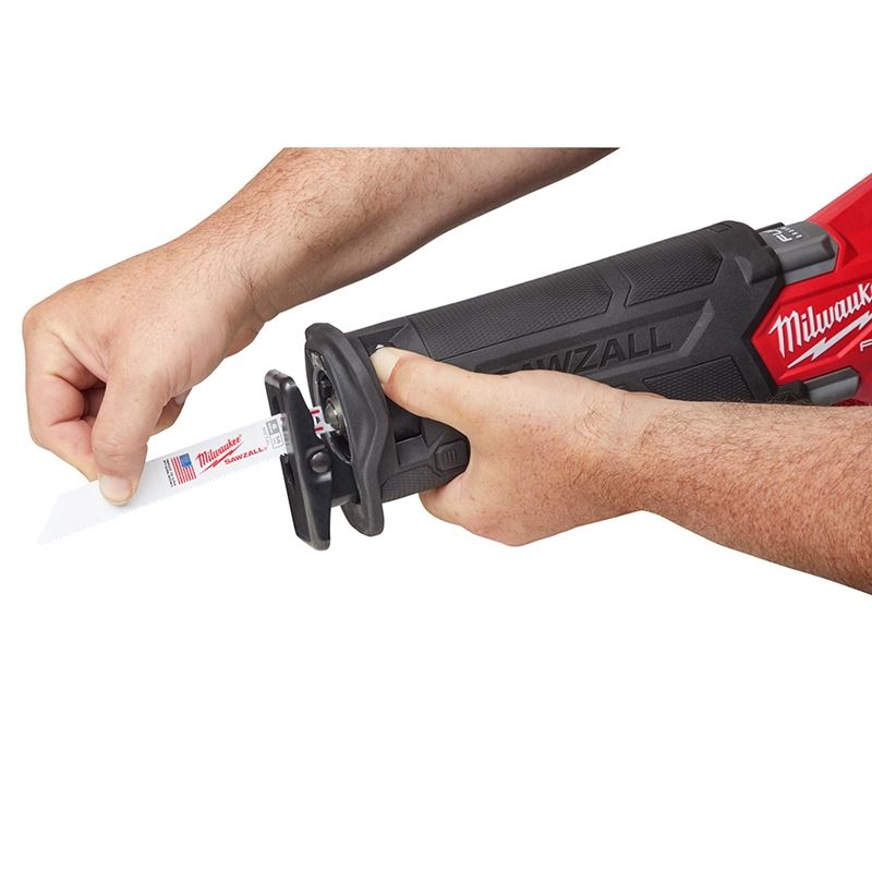 M18 FUEL 18V Brushless Cordless Reciprocating Saw Kit (2821-22) - Powerful Cutting Tool for Construction, Demolition & DIY Projects