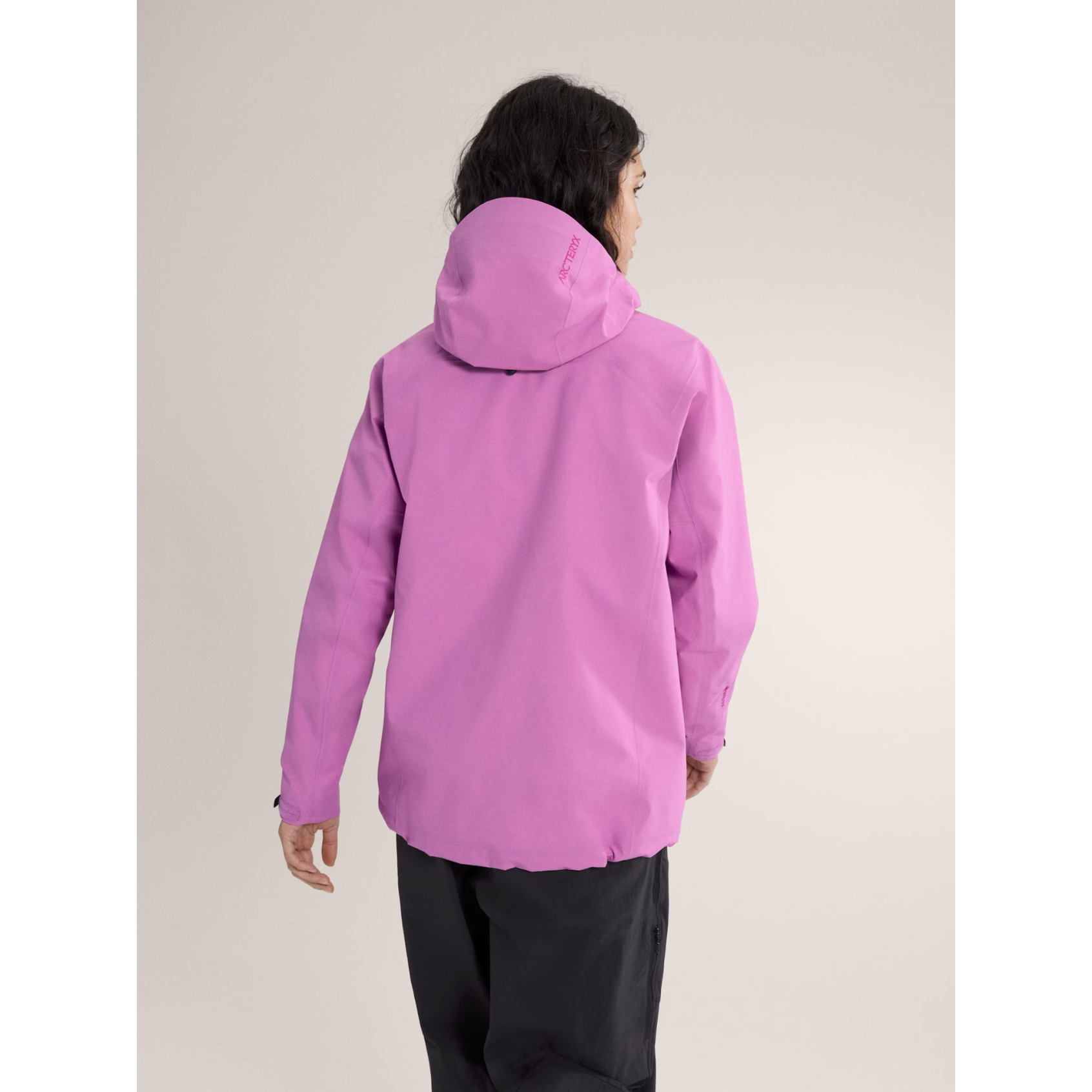 Arc'teryx Women's Beta Jacket - Waterproof & Breathable Hardshell Rain Jacket for Hiking, Skiing & Outdoor Adventures
