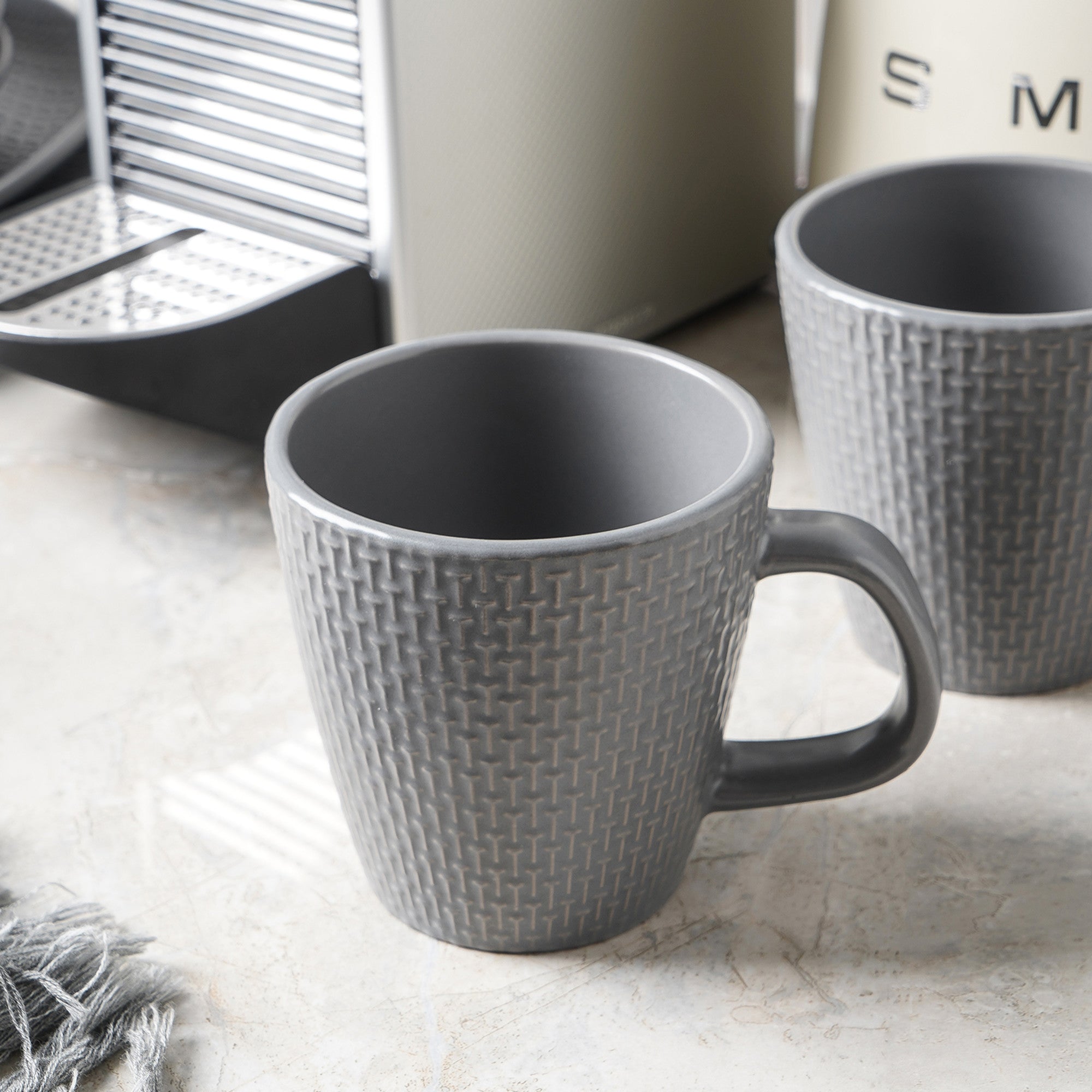 Premium Abigail Stoneware Dinnerware Set - 16-Piece Gray Dinner Plates, Bowls & Mugs - Durable Stoneware for Everyday Use & Entertaining