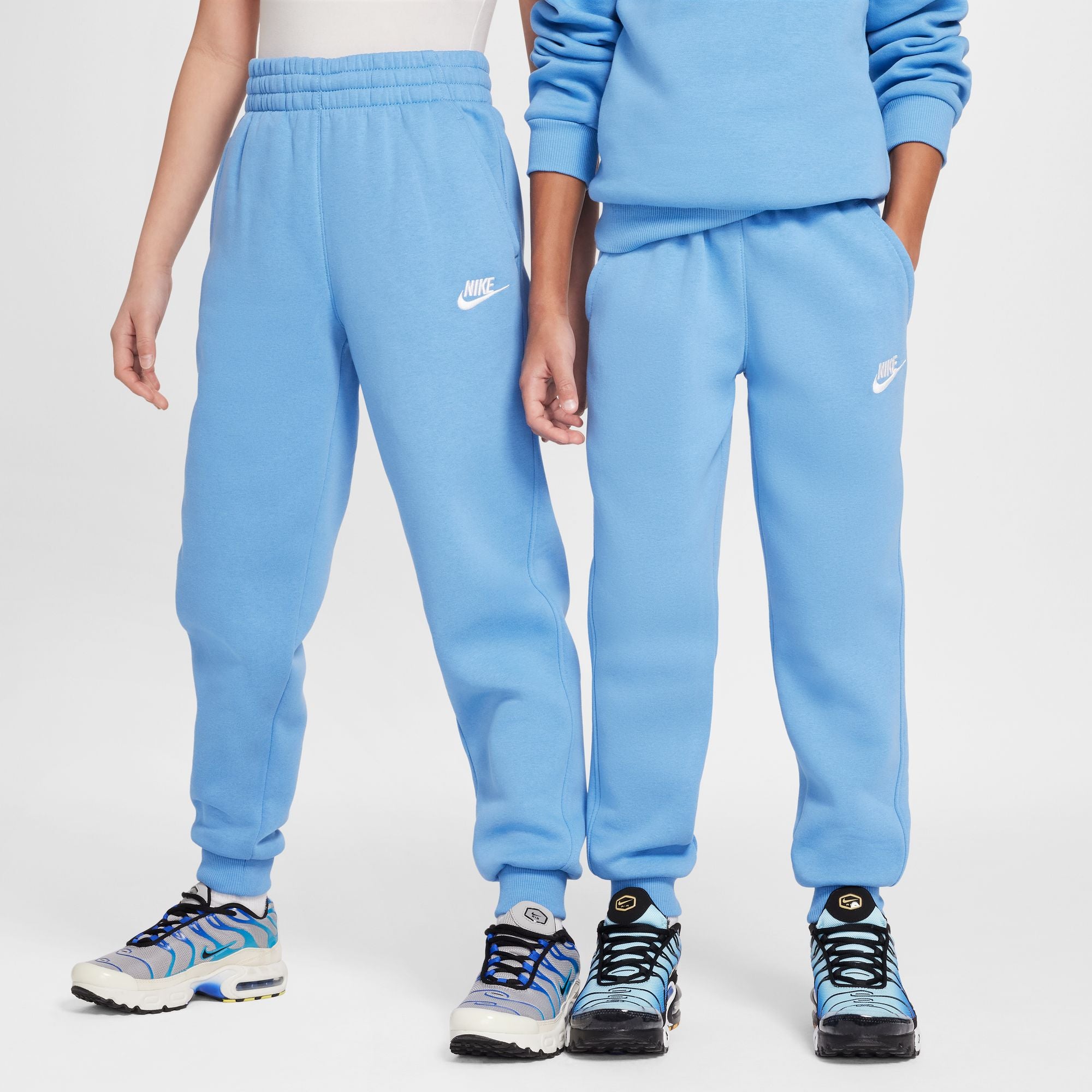 Nike Boys' Youth Club Fleece Joggers Pants - Soft Comfortable Athletic Sweatpants for Kids, Running, Gym, School & Casual Wear