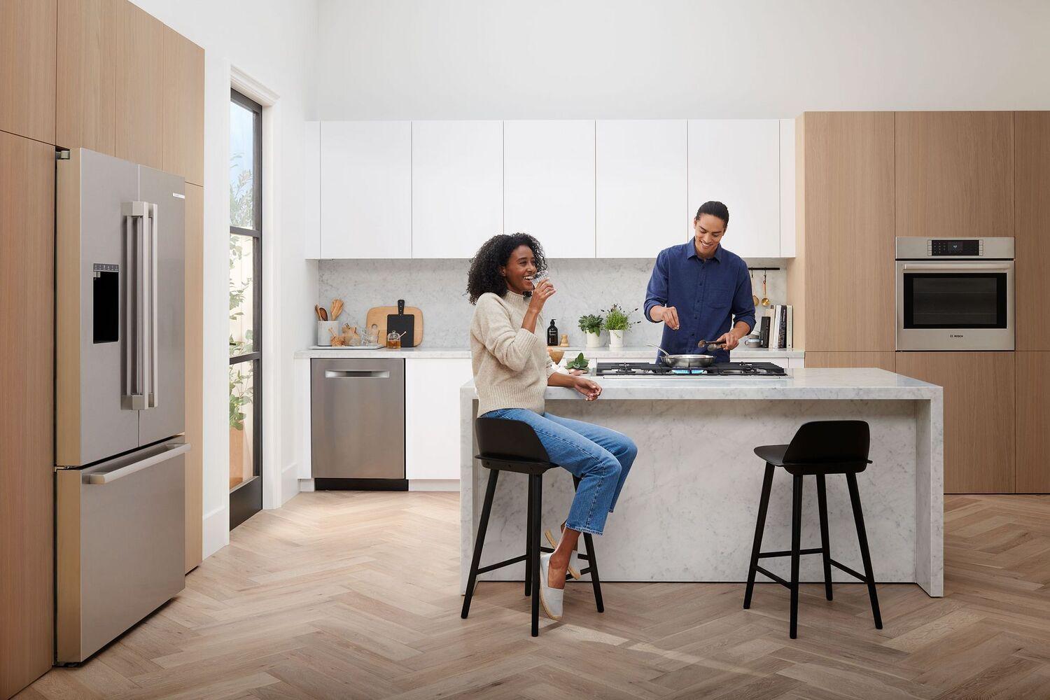 Bosch HBLP454UC Benchmark® 30-Inch Single Wall Oven - Stainless Steel Built-In Electric Oven with Precise Baking & Convection Cooking - Perfect for Modern Kitchens, Home Chefs & Baking Enthusiasts