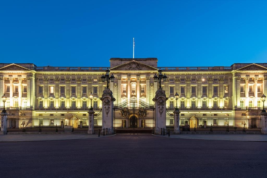 Buckingham Palace Illuminated at Night - London UK Landscape Photo - Premium Wall Art Print Poster 36x24 - Perfect for Living Room, Office & Home Decor
