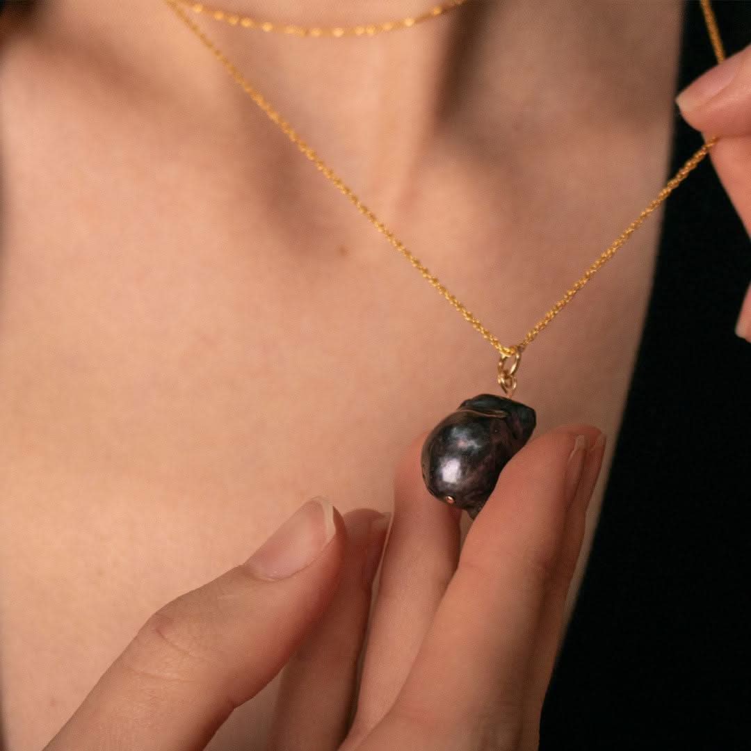 Elegant Baroque Pearl Necklace in Black with Rose Gold Accents - Perfect for Weddings, Parties & Special Occasions
