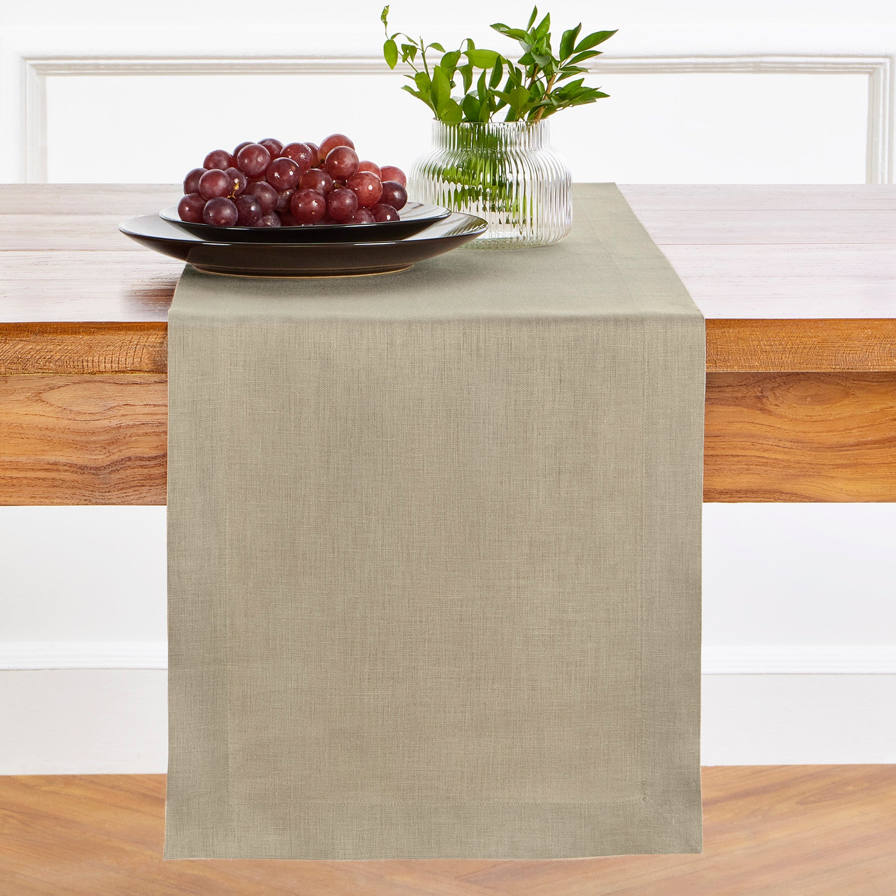 Elegant Fete Table Runner for Weddings, Parties & Events - Premium Decorative Dining Table Cover for Home & Restaurant Decor