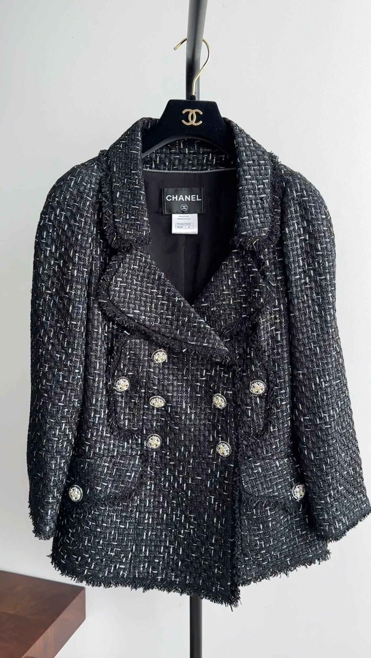 Chanel Paris Versailles Black Logo Ribbon Tweed Jacket Women's Size FR42 (US 10) - Elegant Luxury Blazer for Dinner Parties & Special Occasions