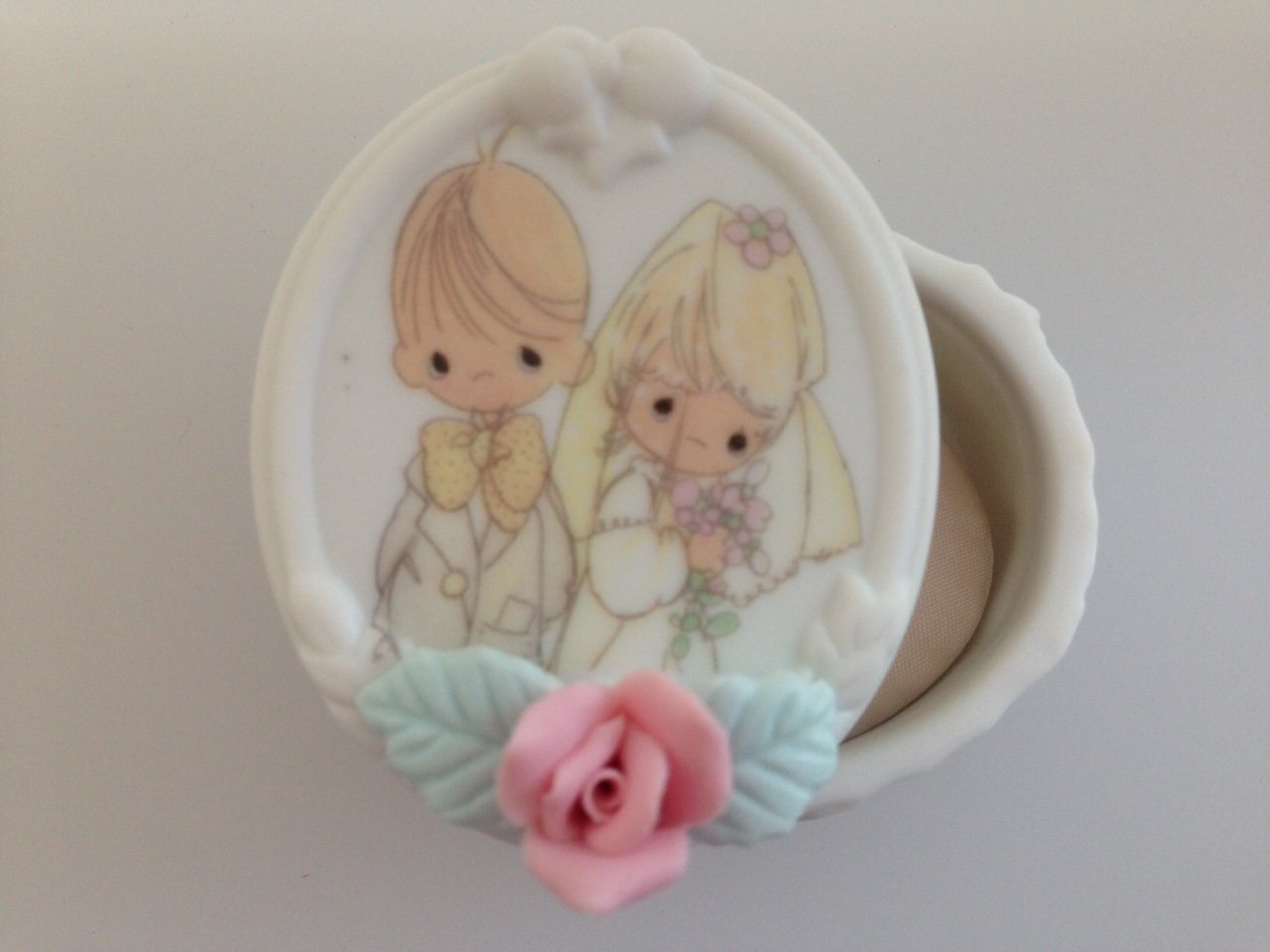 Precious Moments Wedding Ring Box - Perfect for Proposals & Ceremonies
