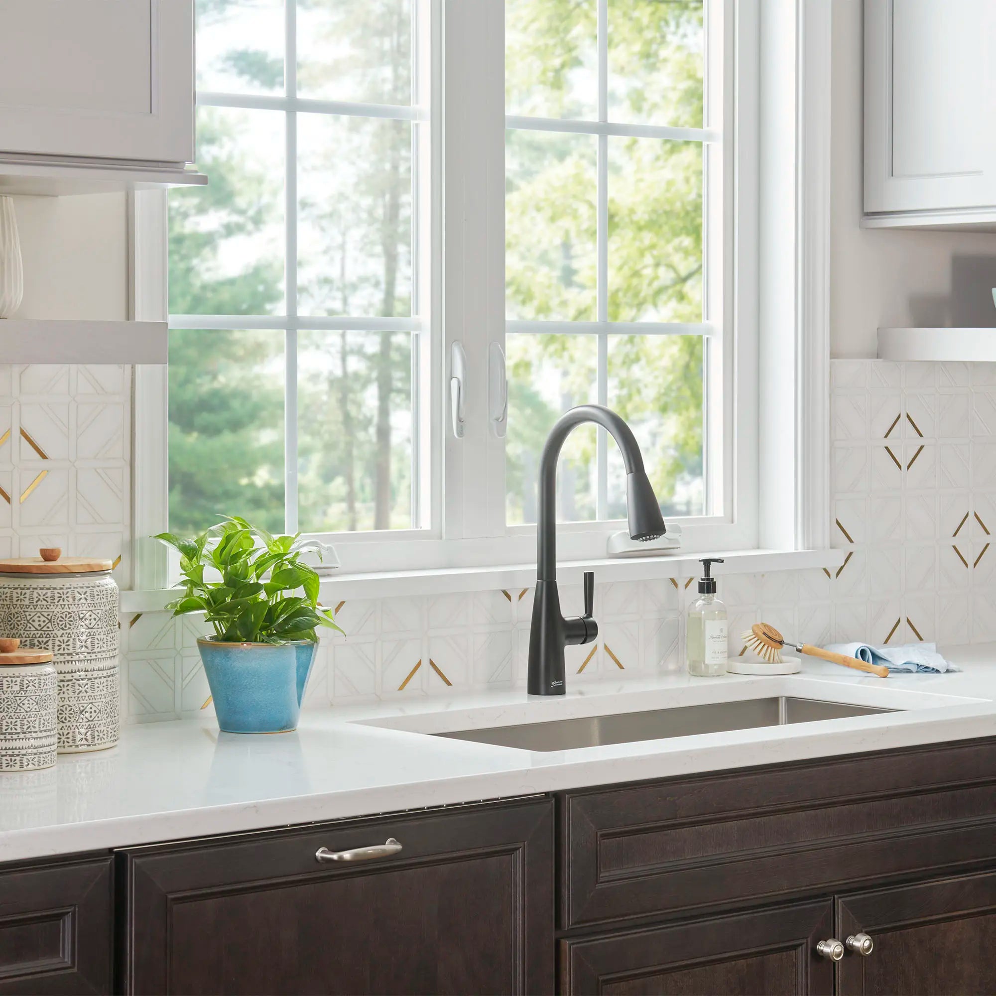 Fairbury® Single Handle Pull Down Kitchen Faqaucet with Dual Spray - 1.8 GPM (6.8 L/min) Water Flow, Lever Handle Design - Perfect for Modern Home Kitchen Sink, Dishwashing & Food Prep
