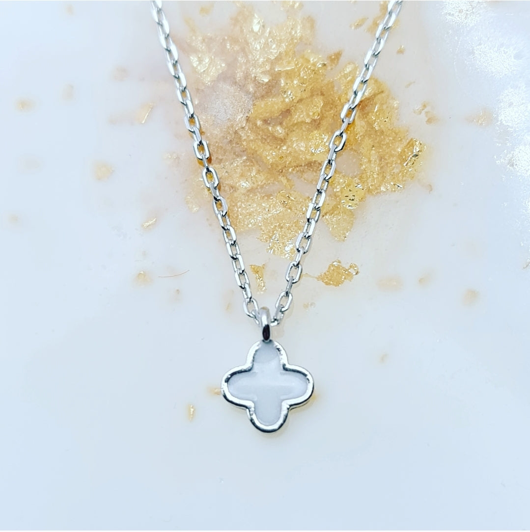 Elegant White Clover Cross Necklace for Women - Dainty Gold or Silver Pendant Jewelry Gift for Baptism, Confirmation & Everyday Wear