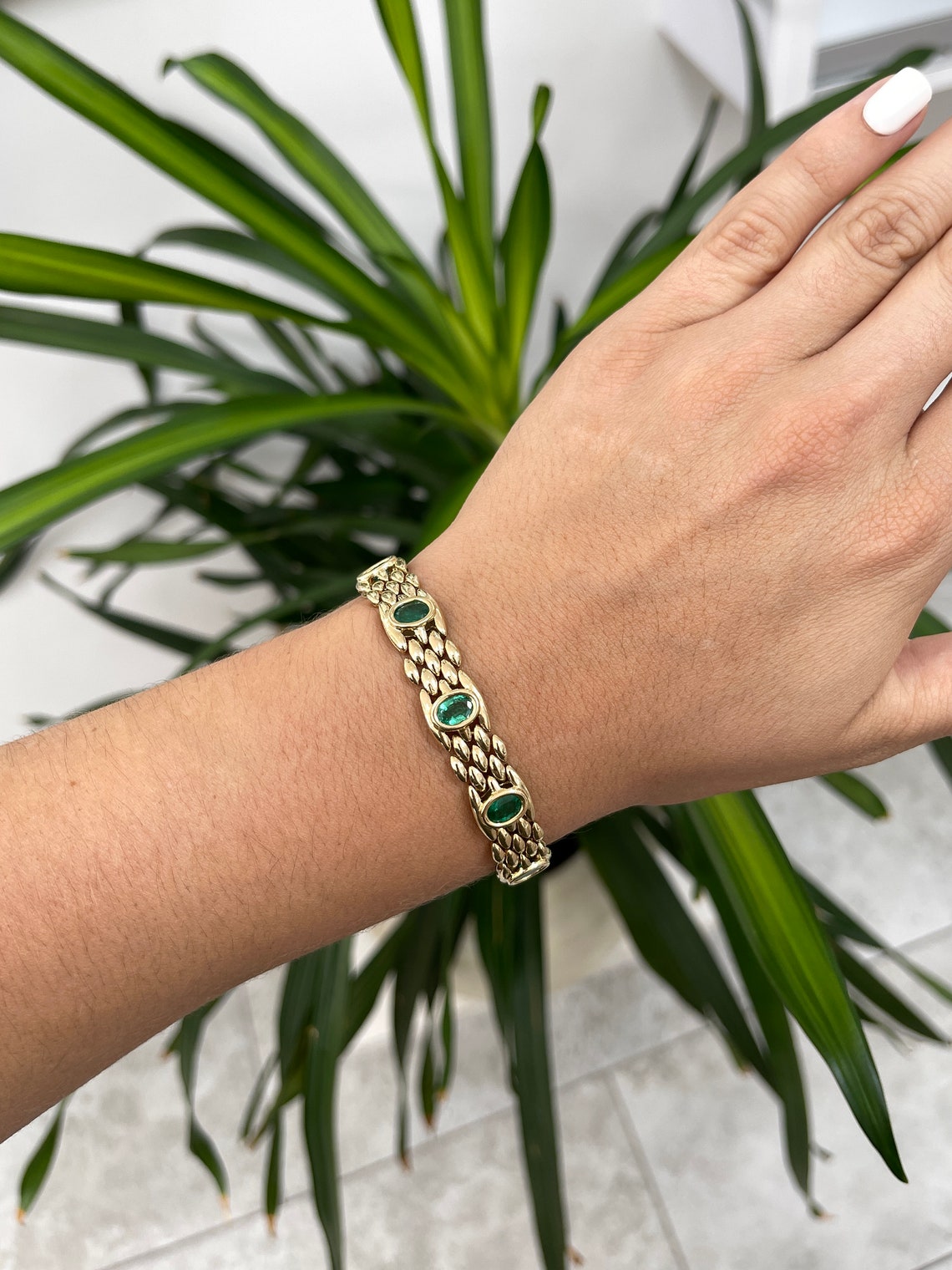9.28tcw 14K Natural Emerald 360 Oval Cut Gold Statement 9 Gemstone Bracelet for Women - Elegant Jewelry Gift for Birthday, Anniversary & Special Occasions