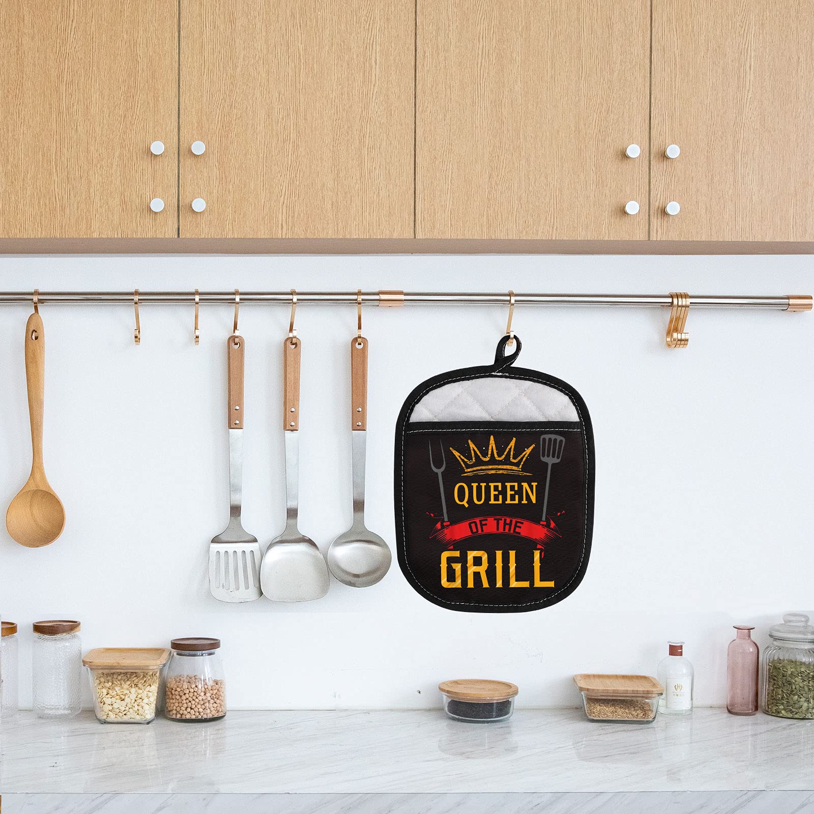 LEVLO Funny Cooking Grill Oven Mitt with Heat Resistant Pads - Best BBQ Gift for Dad, Husband & Grill Masters (Queen of The Grill) - Perfect for Outdoor Grilling, Backyard BBQs & Kitchen Cooking