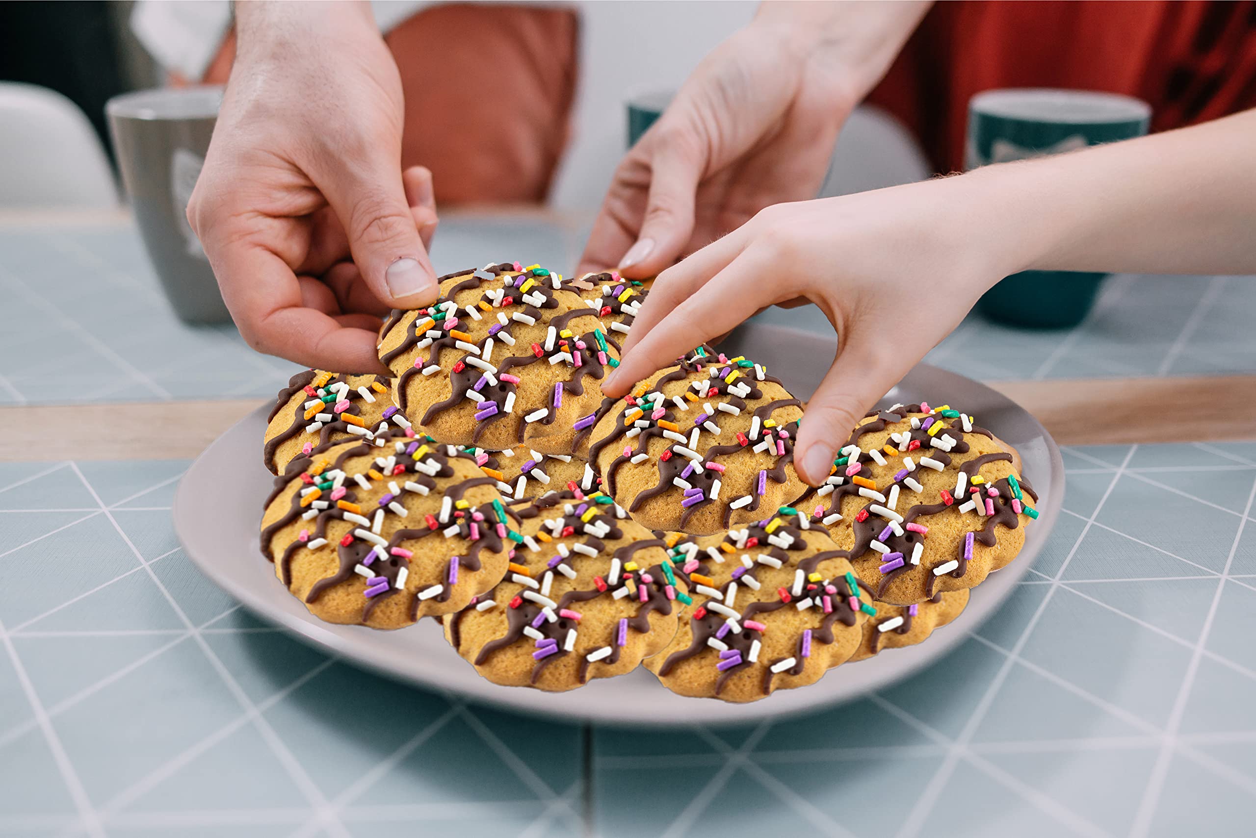 Stern's Bakery Jumbo Sprinkle Cookies - 18 Individually Wrapped 3oz Cookies | Dairy Free, Nut Free & Kosher Certified | Breakfast Pastries, Vending Machine & Lunchbox Snacks | Perfect for School, Office & On-the-Go Treats