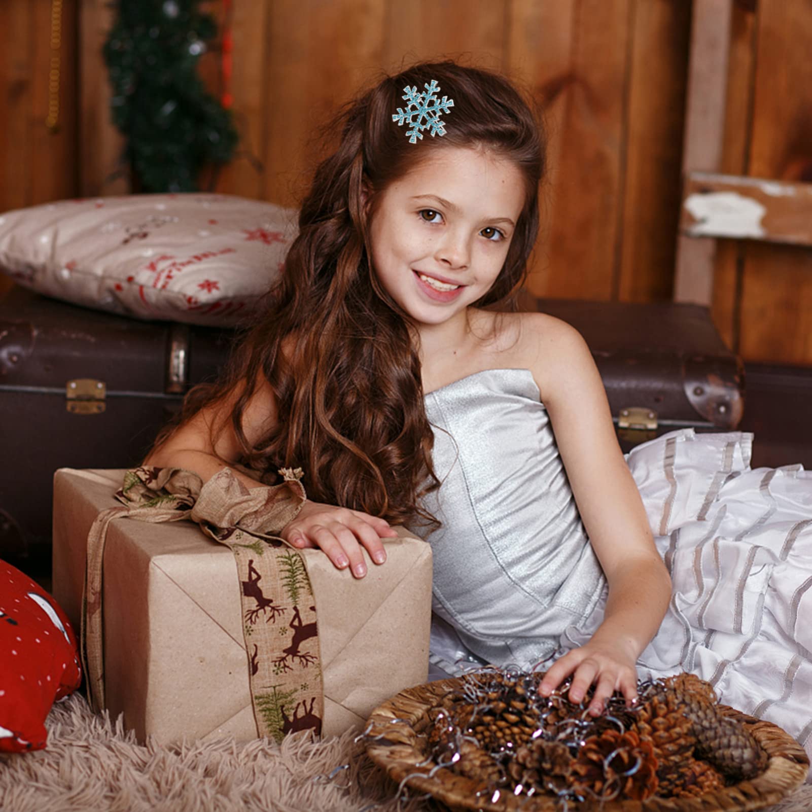 Snowflake Hair Clips for Girls - 6pcs Set of Winter-Themed Barrettes & Decorative Hair Accessories for Parties, Holidays & Everyday Wear
