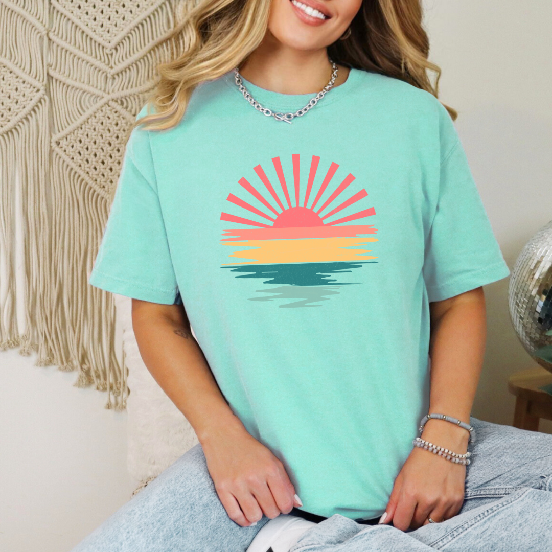 Vintage Sunset Distressed Graphic Tee for Men & Women - Soft Cotton Casual T-Shirt for Streetwear, Concerts, and Everyday Outfits