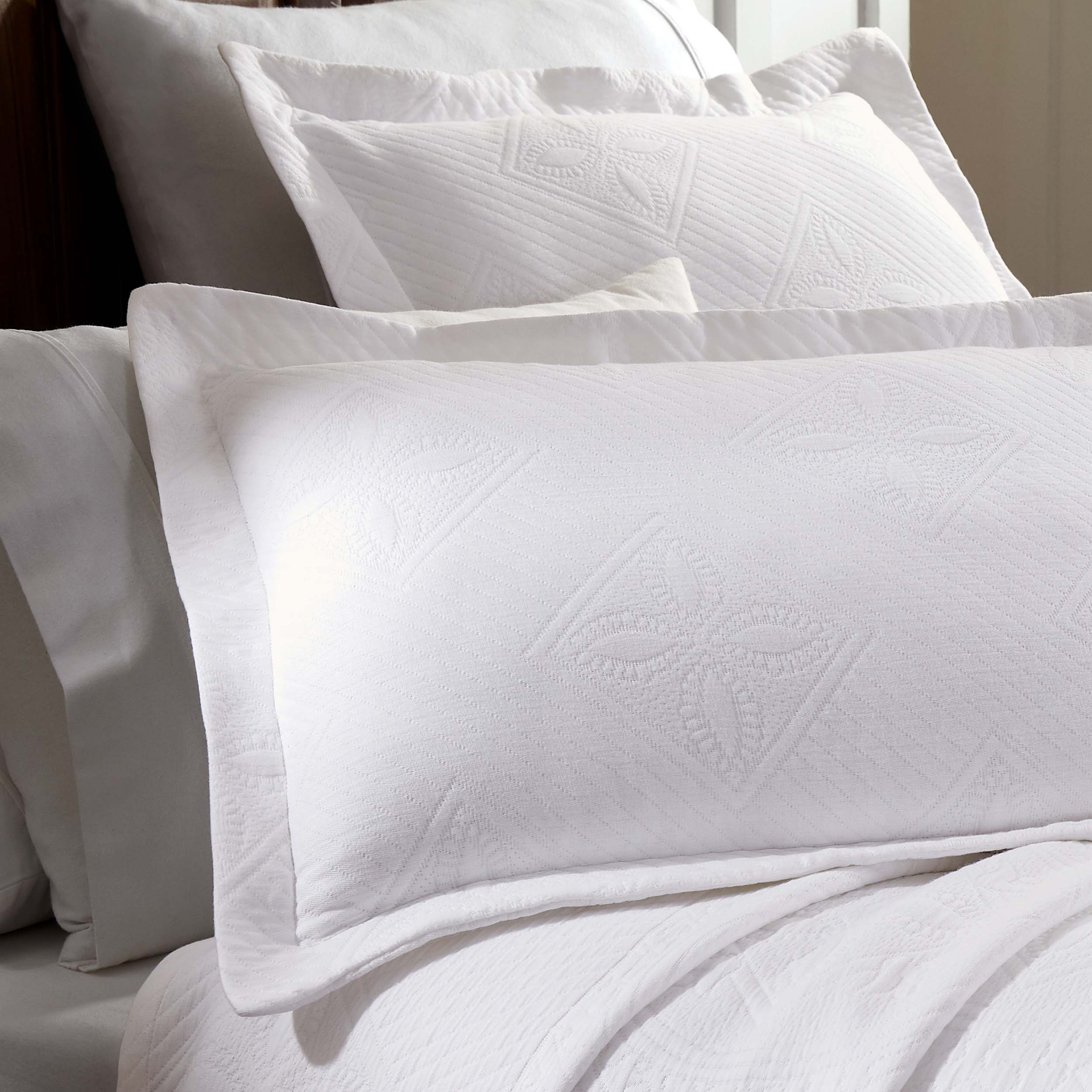 Celtic Circle Jacquard Matelasse Cotton Bedspread Set - Queen Size Luxury Bedding with Intricate Design for Master Bedroom Decor