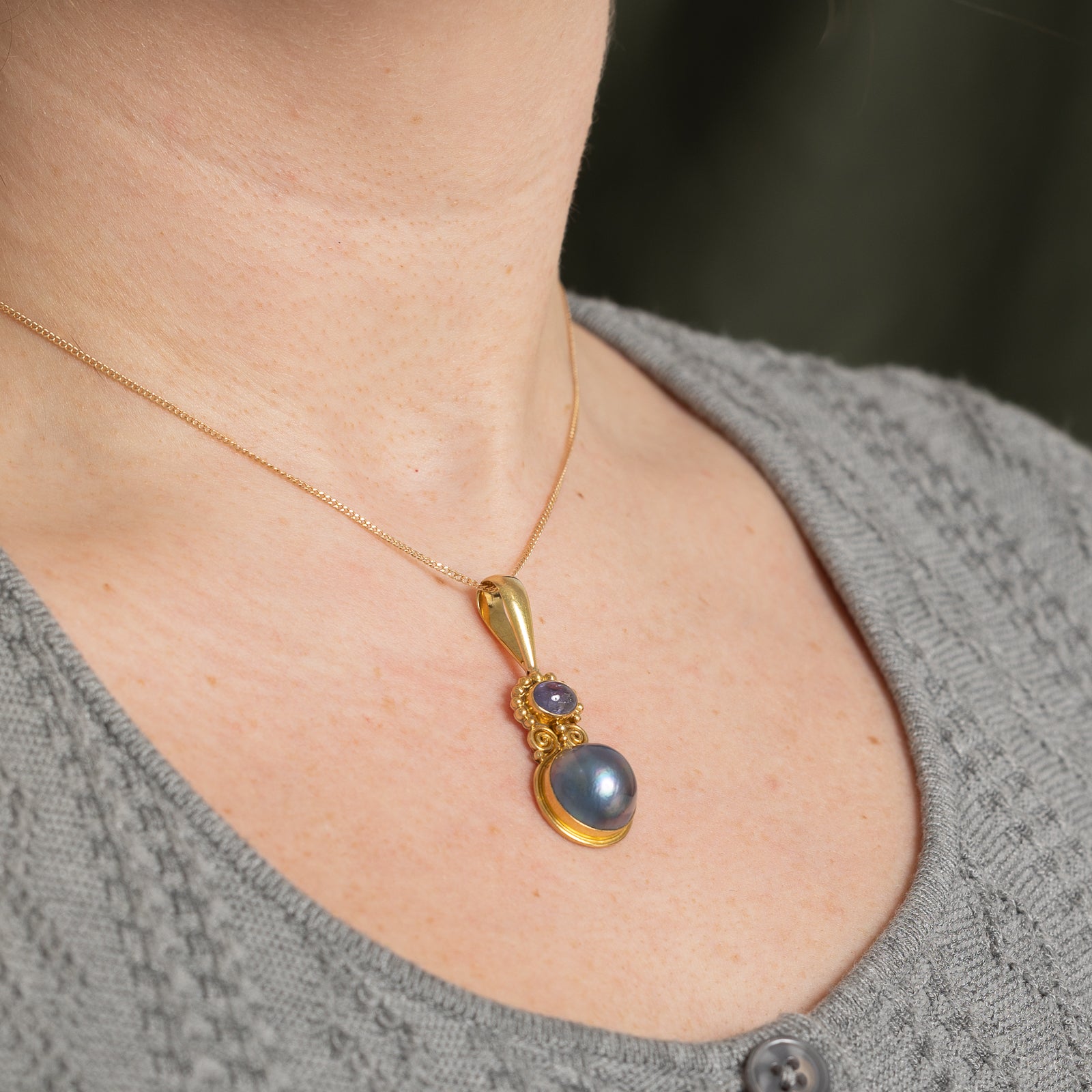 Exquisite 15.00mm Mabe Pearl & 1.50ct Tanzanite Drop Pendant Necklace - Elegant Jewelry for Women, Perfect Gift for Anniversary, Wedding & Special Occasions