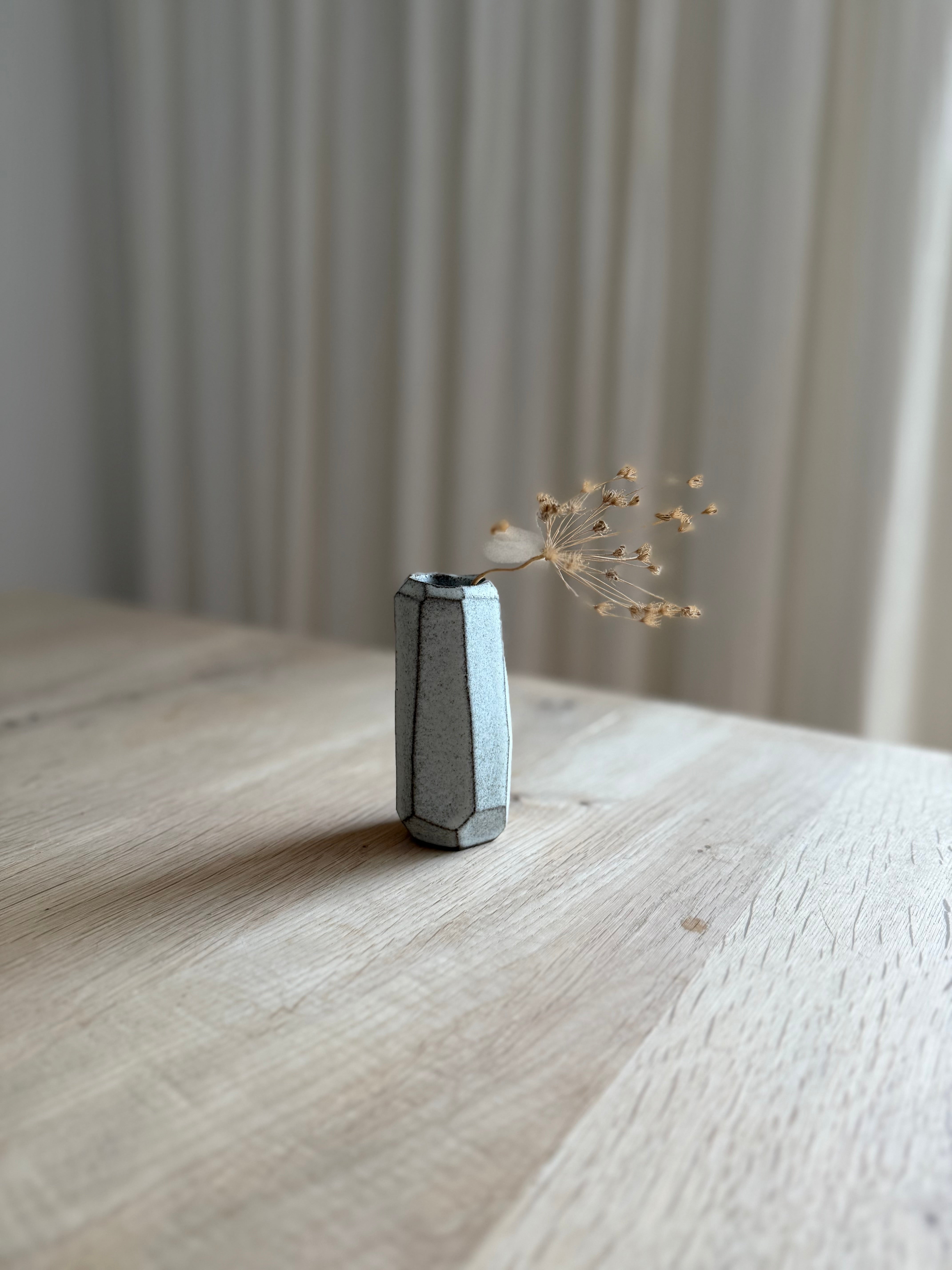 KLAY Copenhagen Kurinuki Mini Vase - Handmade Ceramic Vase for Small Flowers, Succulents & Home Decor | Perfect for Table Centerpieces, Wedding Decor & Gift Ideas