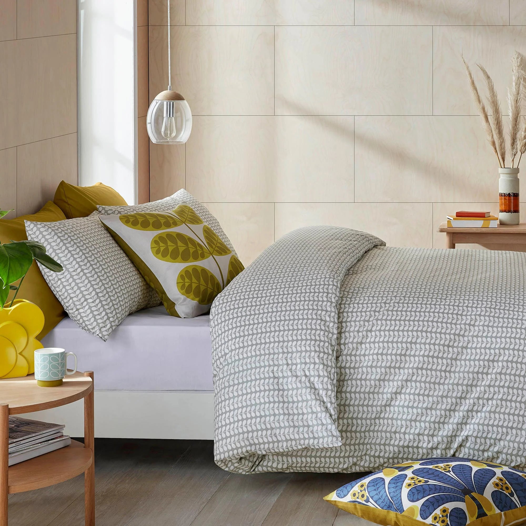 Orla Kiely Tiny Stem Duvet Cover Set - Light Cool Grey Modern Floral Bedding - Perfect for Master Bedroom, Guest Room & Cozy Home Decor