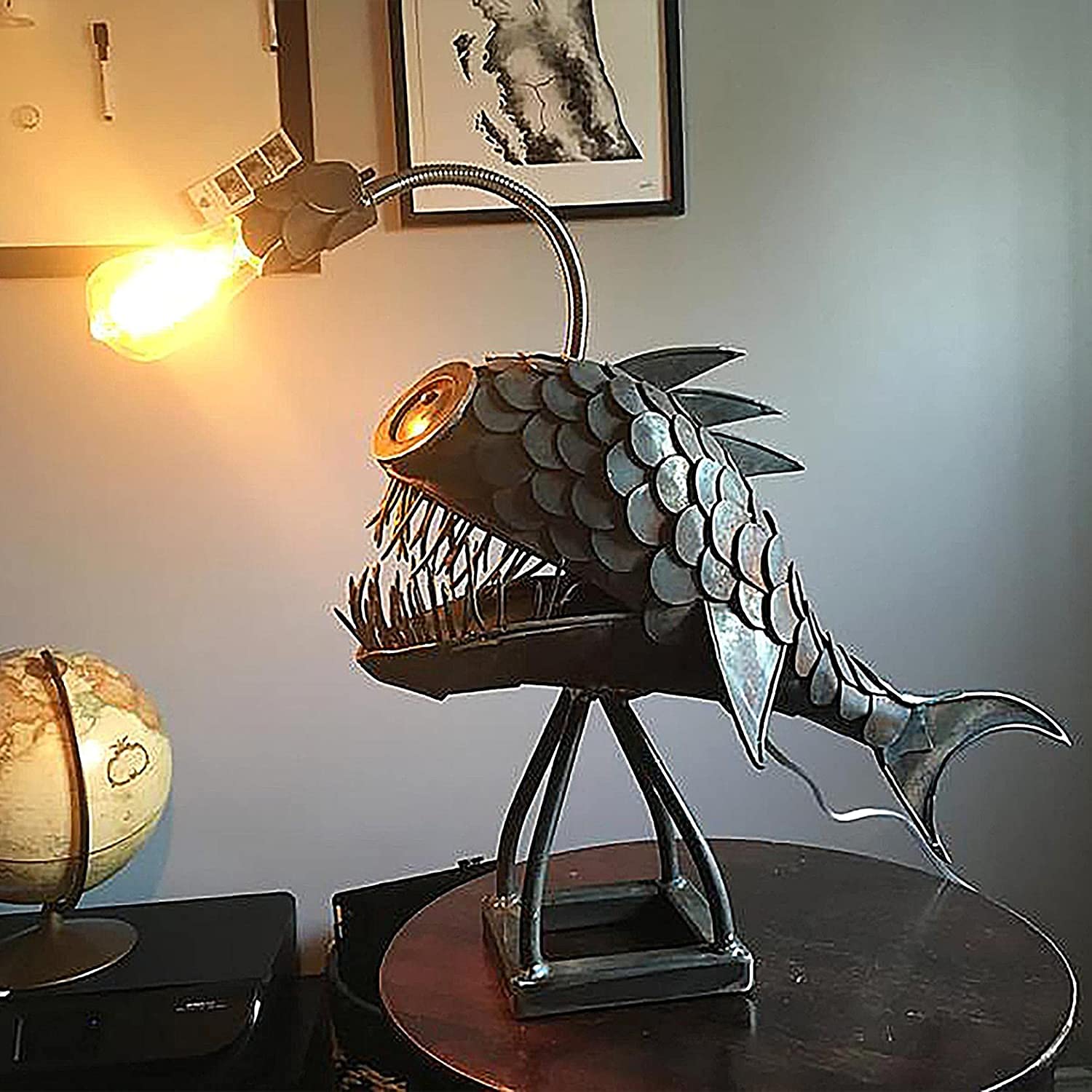 CAFELE Rustic USB Angler Fish Night Light - Steampunk Style Table Lamp with Realistic Flickering LED Flame Bulbs, Handcrafted Home Office Decor for Bedroom, Gaming Room & Dorm (5xin)
