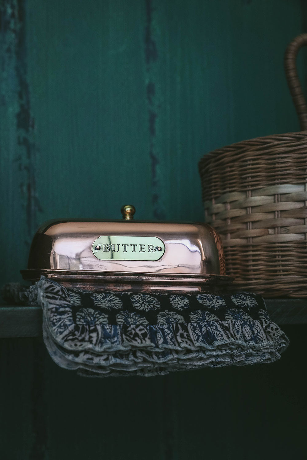 Premium Copper Butter Dish with Lid - Elegant & Rustic Butter Keeper for Freshness - Perfect for Kitchen, Dining Table, and Gift Giving
