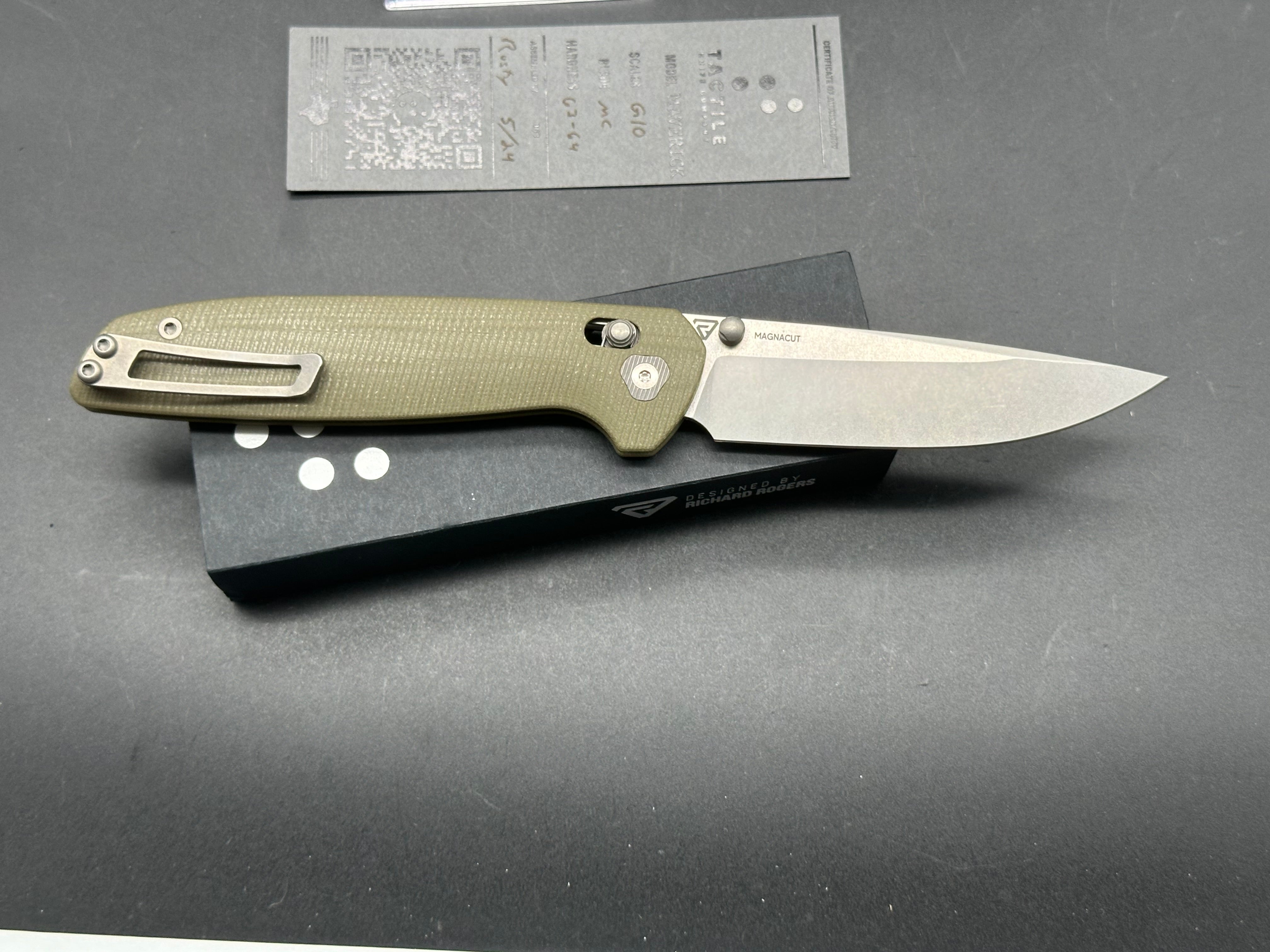 Tactile Knives Maverick - Green G10 Handle with MagnaCut Blade - EDC Folding Pocket Knife for Outdoor, Camping & Everyday Carry (EDC)