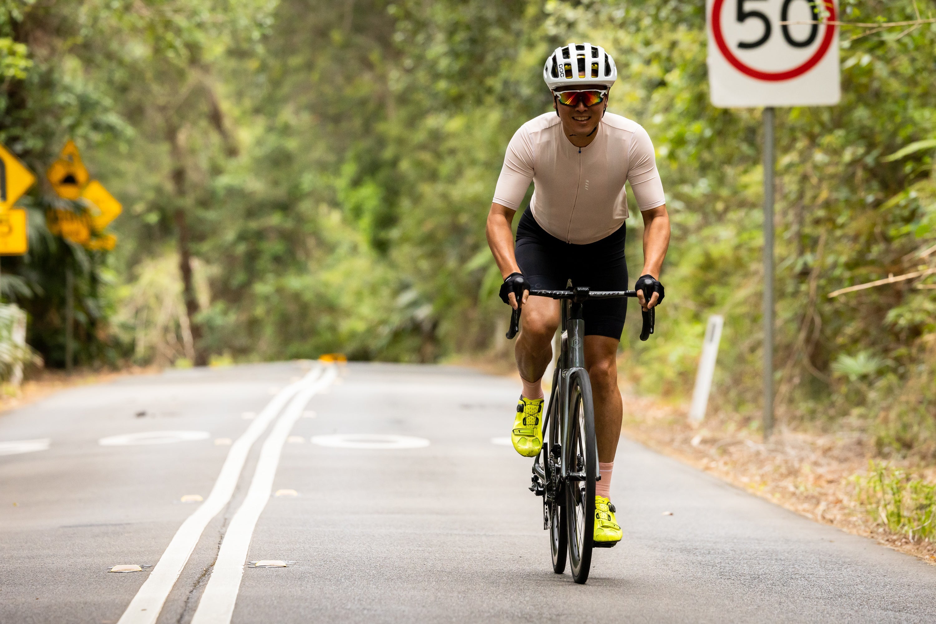 Polygon Helios A9X Dura Ace Di2 Carbon Road Bike - Lightweight & Fast Performance Bicycle for Racing & Endurance Cycling | Perfect for Road Racing, Triathlons & Long-Distance Rides