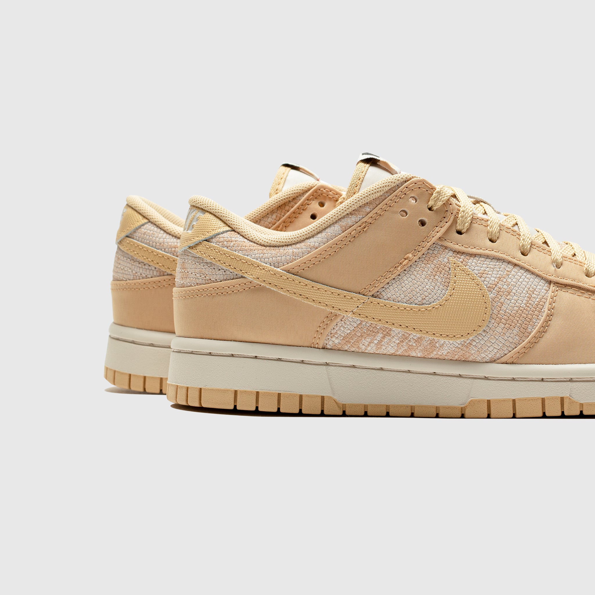 Nike WMNS Dunk Low 