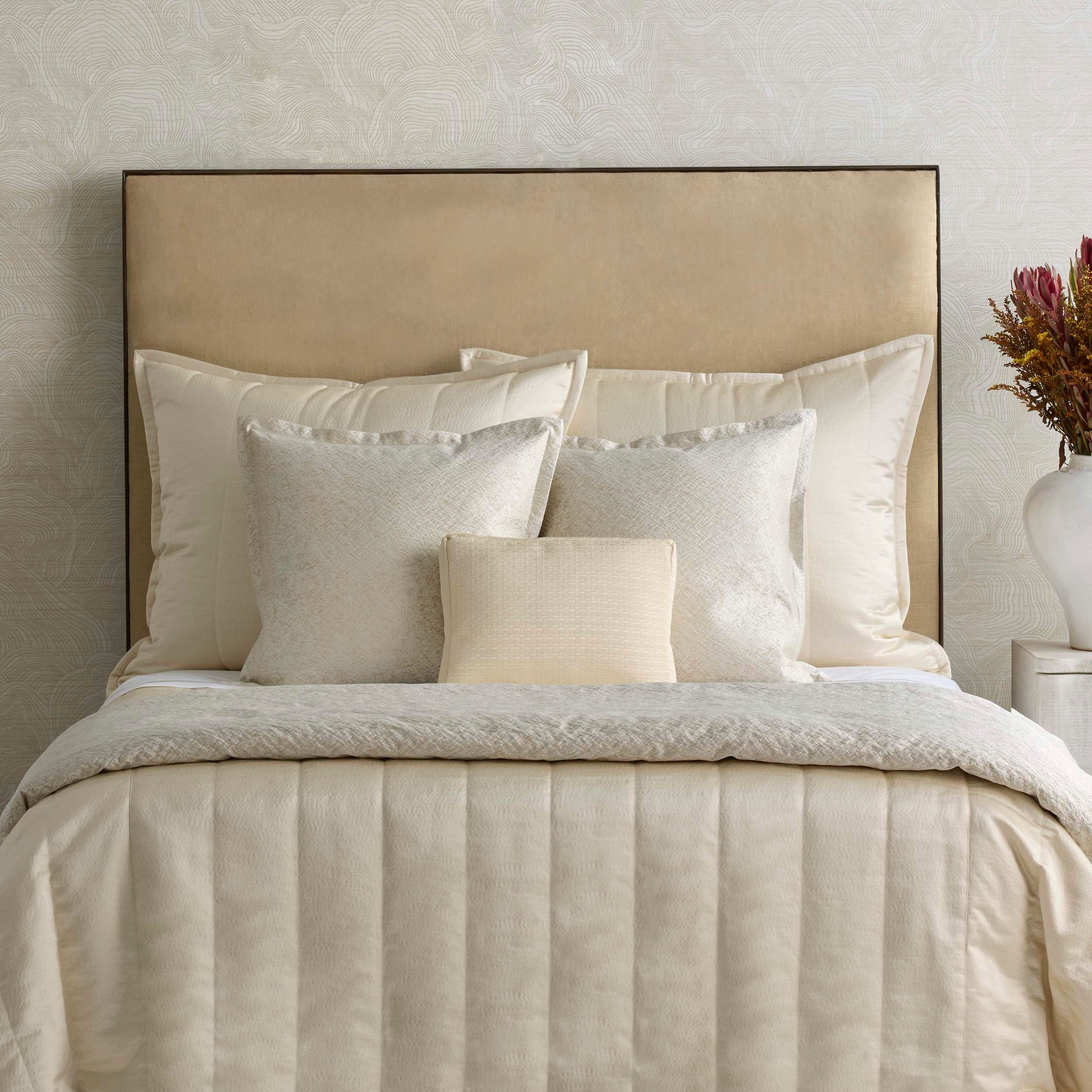 Hammered Quilted Coverlet - Luxury Bedspread for Queen/King Size Beds - Perfect for Cozy Bedrooms & Guest Rooms