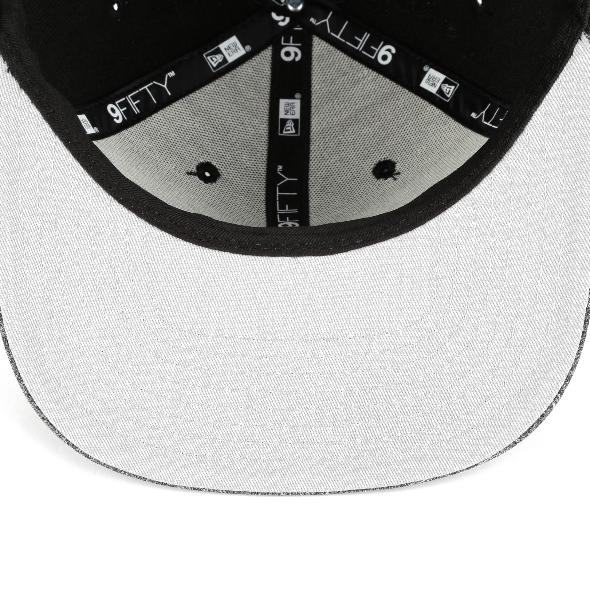 New Era 9Fifty Shadow Filled Snapback Chicago Bulls Black Adjustable Baseball Cap - Perfect for Basketball Games, Streetwear & Sports Fans