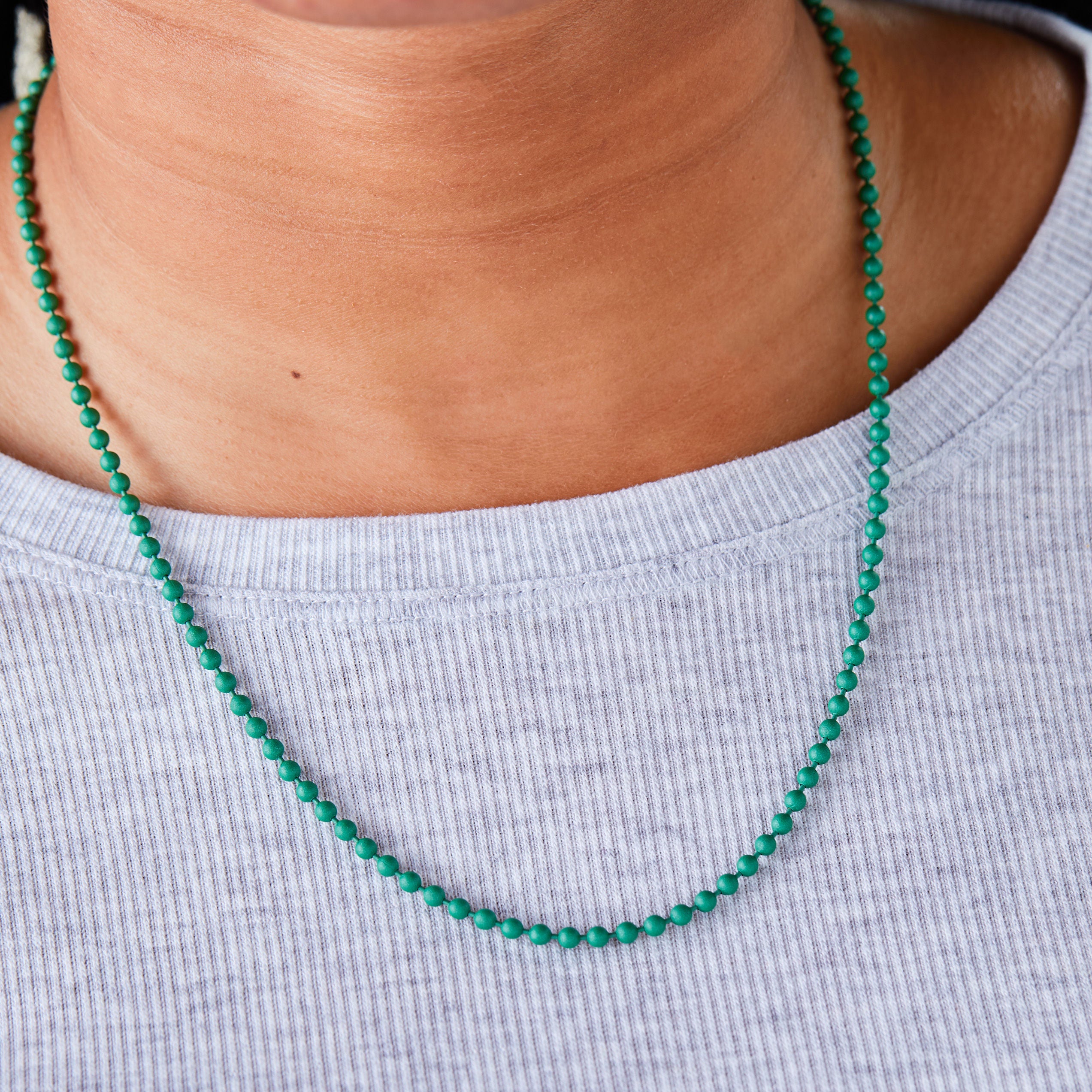 Stylish Green Ball Chain Necklace for Women & Men - Trendy Beaded Jewelry for Casual Wear, Parties & Gifts