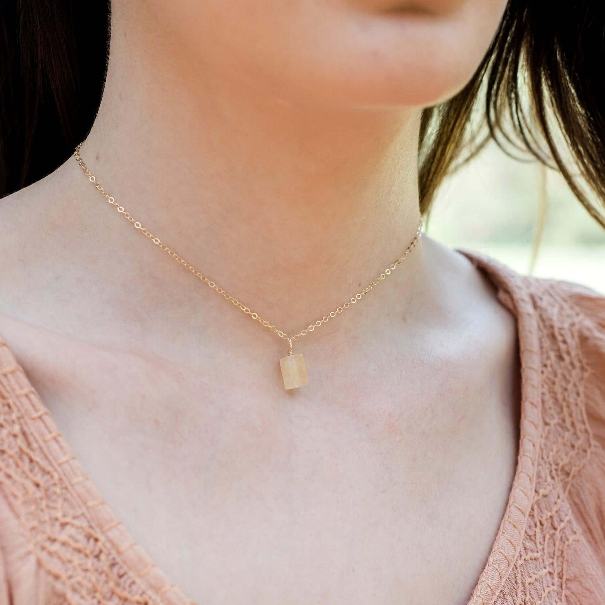 Natural Tiny Rough Citrine Gemstone Pendant Choker Necklace - Healing Crystal Jewelry for Women, Boho Style Layering Chain for Spiritual Energy & Positive Vibes