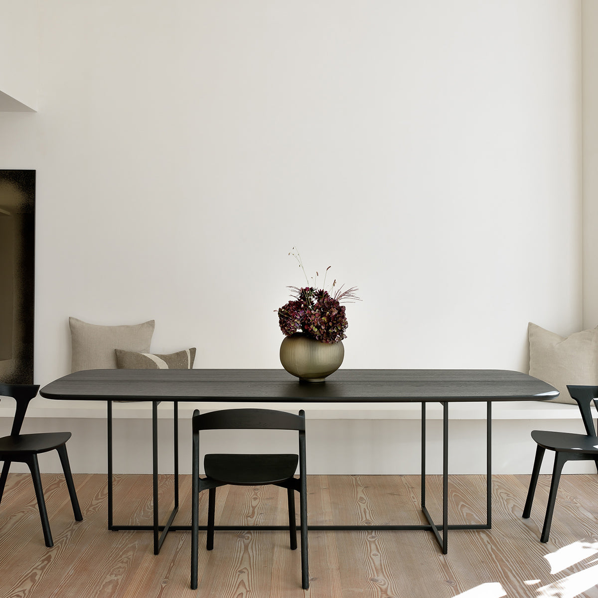Oak Black Arc Dining Table - Modern Wooden Dining Table for Home & Kitchen - Perfect for Family Gatherings & Dinner Parties